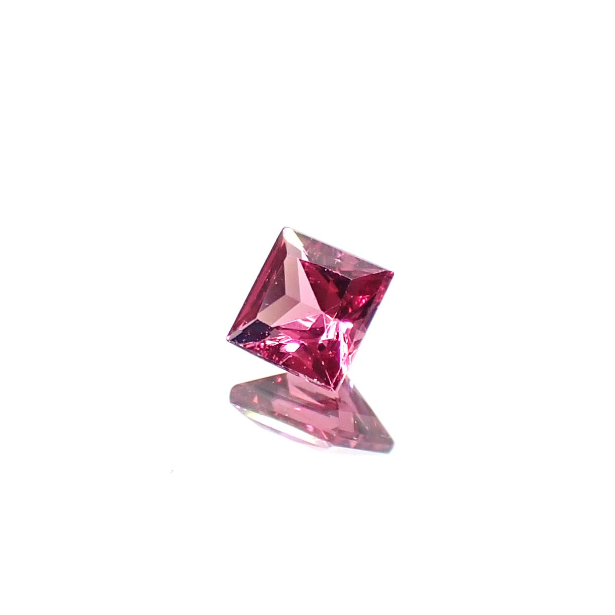 ◇プリンセスカット◇ホットピンクスピネル(宝石名ピンク・スピネル)タンザニア産 0.16ct 識別済[240828601]3x3mm前後