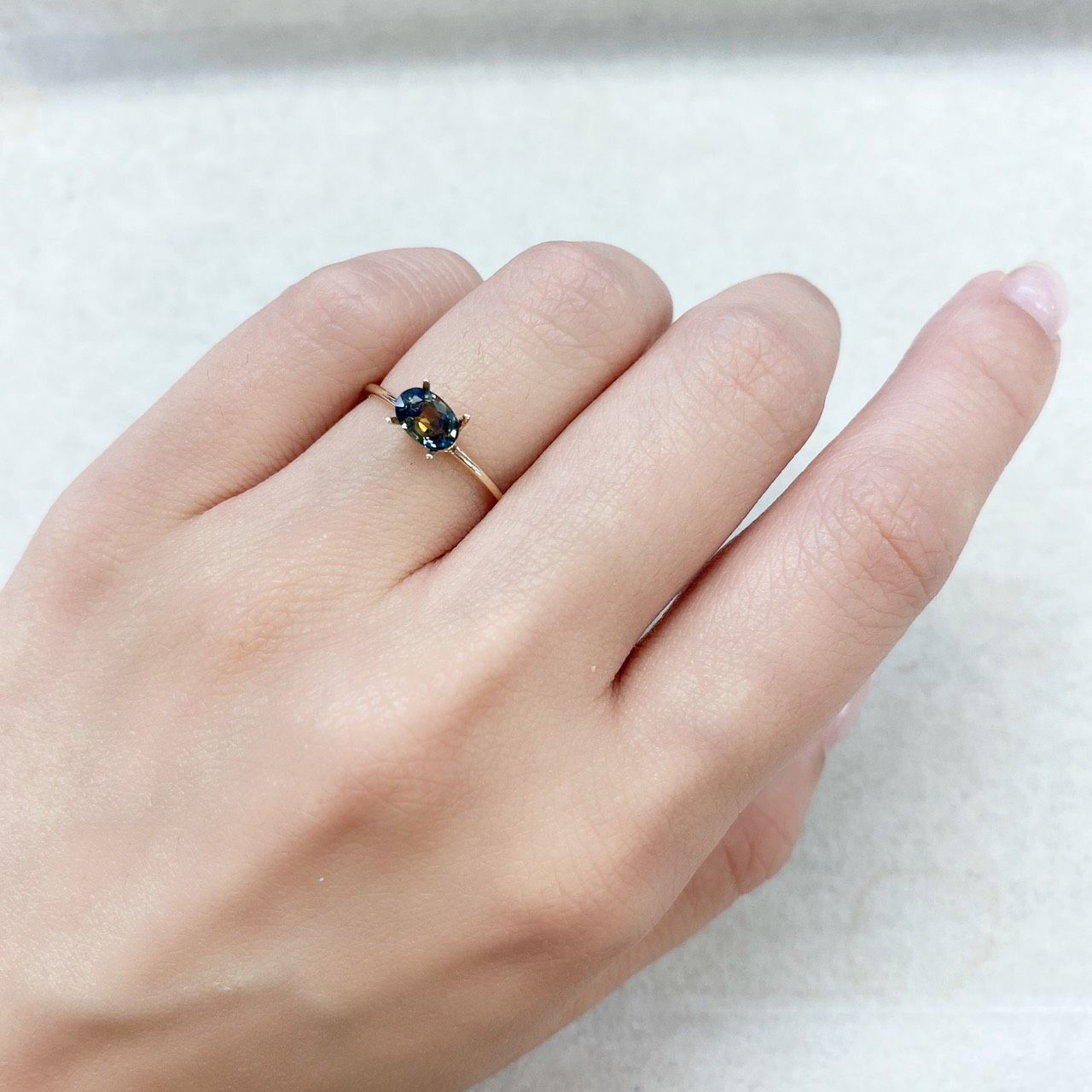 バイカラーサファイア(宝石名バイカラー・サファイア) タンザニア産 0.72ct 識別済[210711564]6.2×4.2mm前後