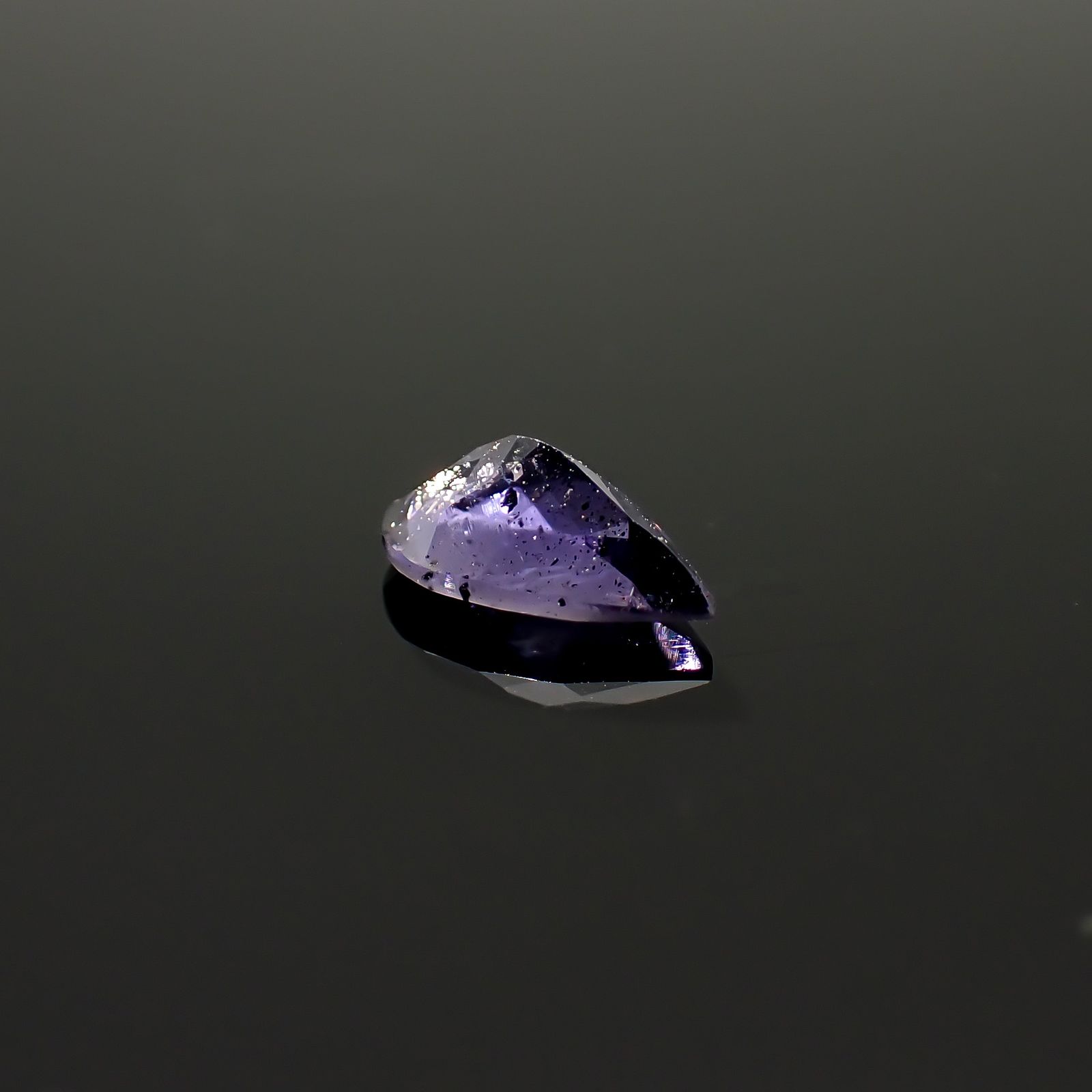 アイオライトサンストーン インド/ブラジル産 0.63ct / 7.9x4.9mm前後 [260932631]