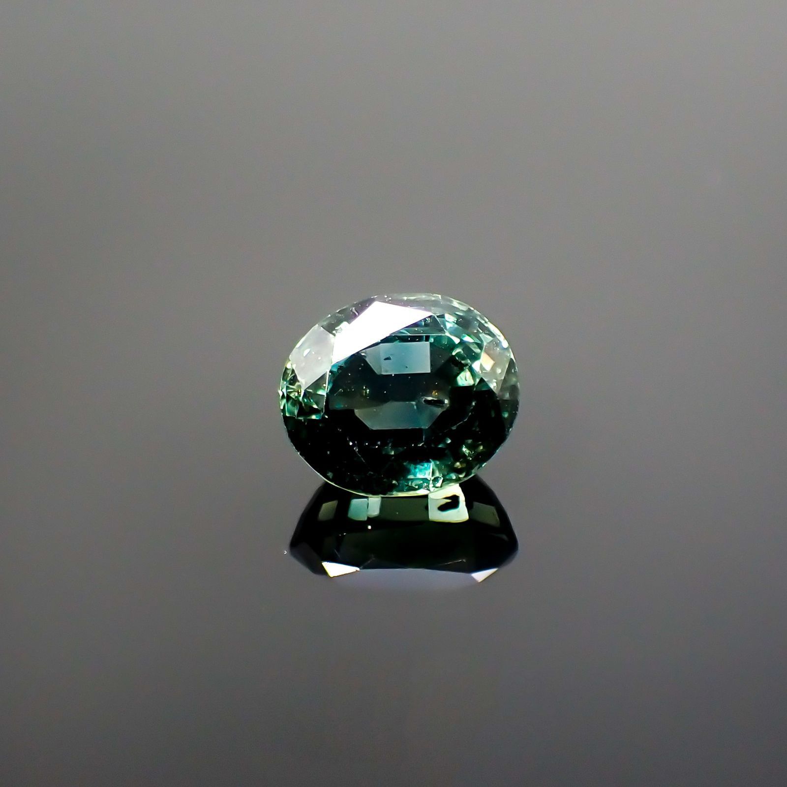サファイア(宝石名サファイア) マダガスカル/スリランカ産 ソ付(彩珠) 1.629ct / 6.9x5.9mm前後 [260112470]