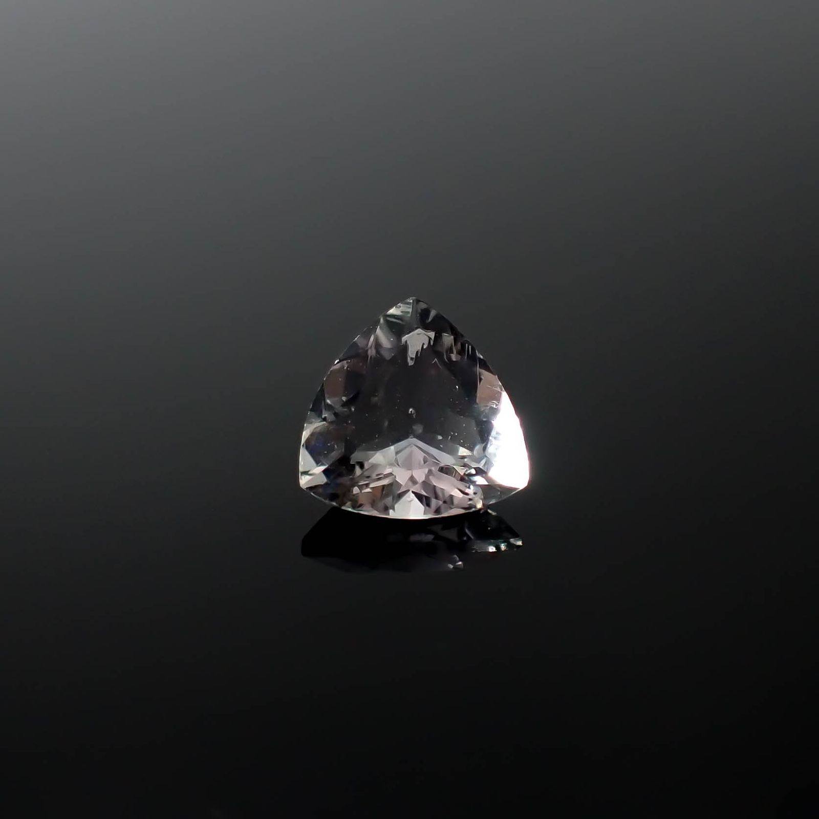 フローライト フルオレッセンス イギリス・ロジャリー鉱山産 1.72ct[240326603]8.1x8.1mm前後