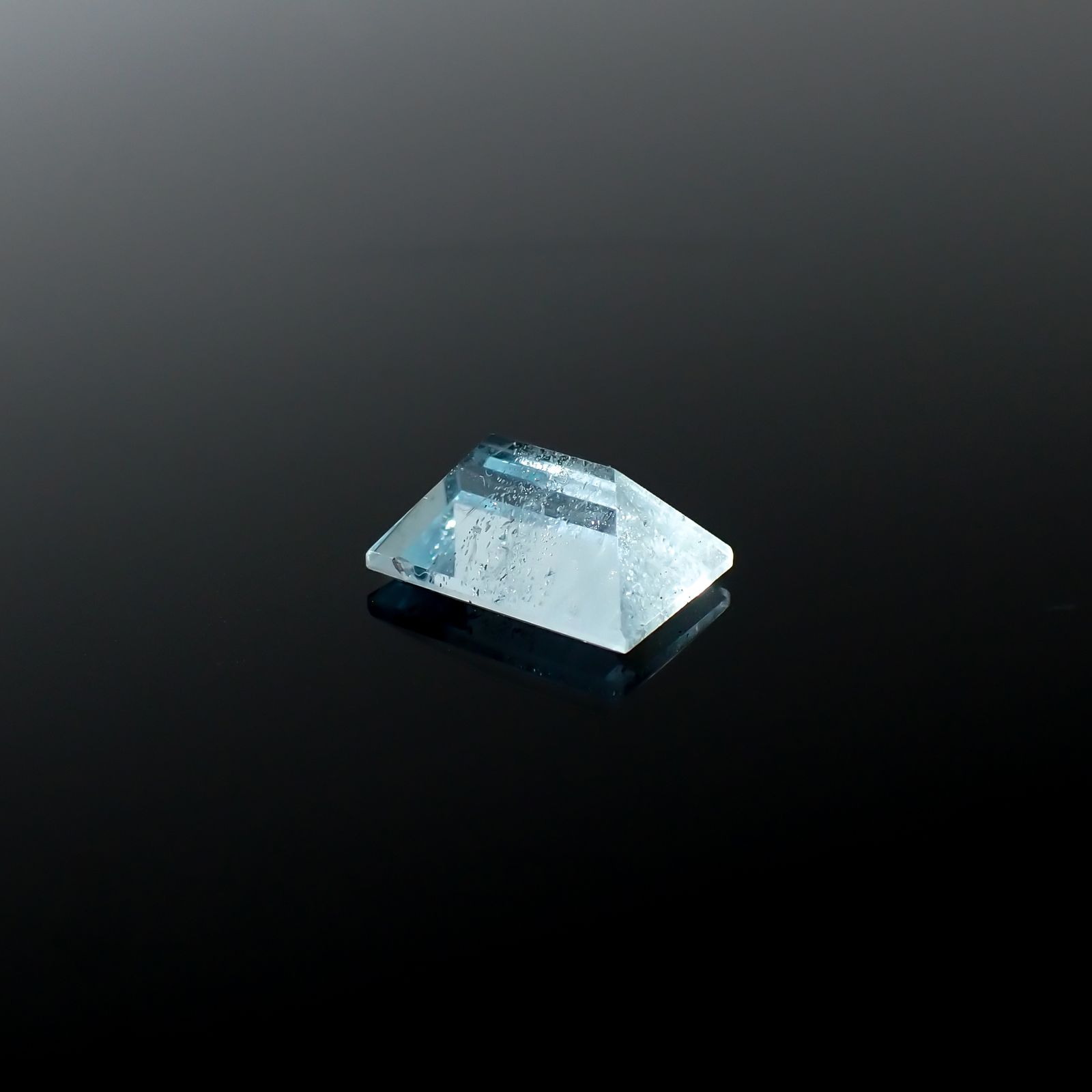 ◇ミラーカット◇アクアマリン モザンビーク産 1.76ct[240226103]9x6.4mm前後