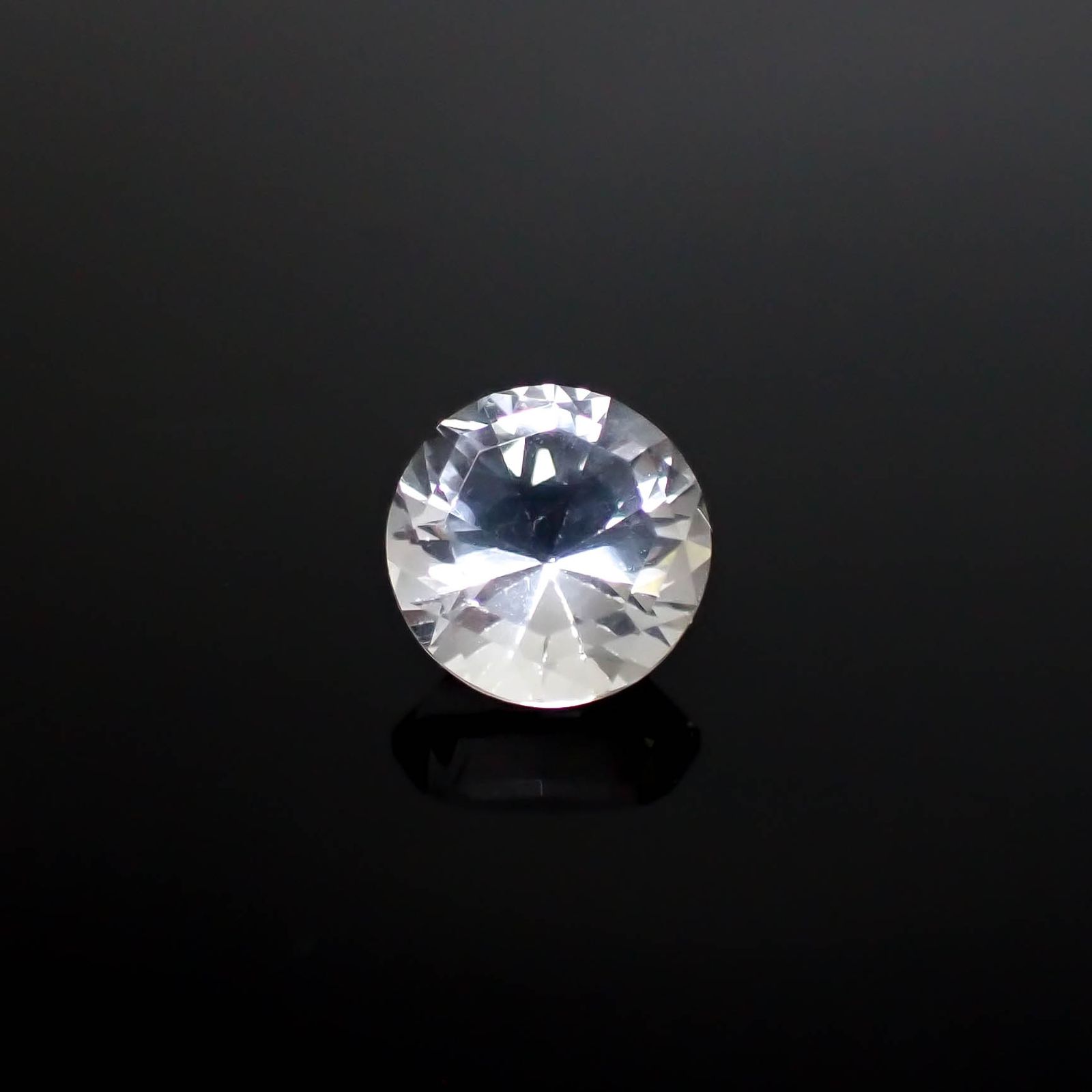 カラーレスフローライト フルオレッセンス イギリス産 3.04ct [250430155]8.8x8.7mm前後