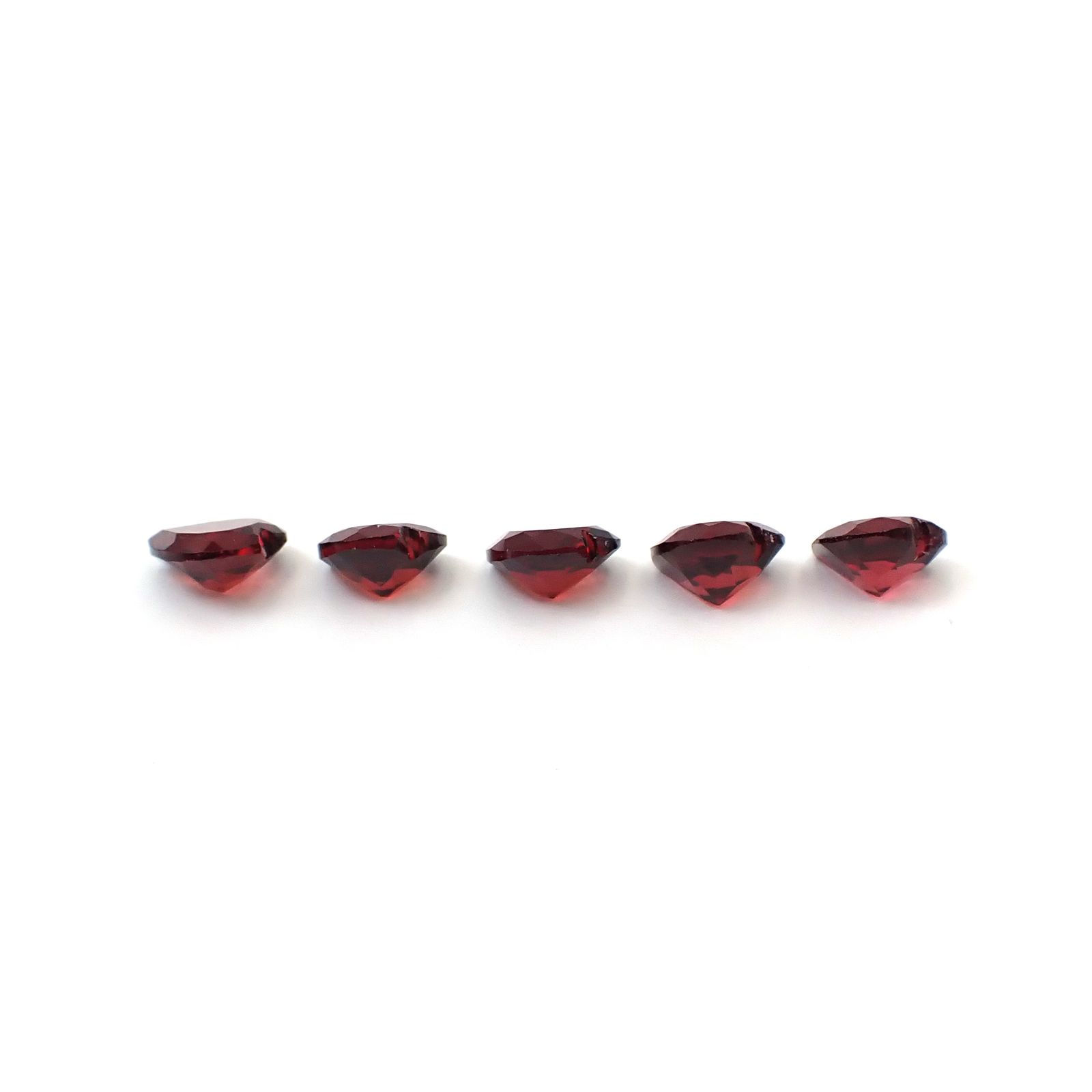 ◇ランダムセレクト◇パイロープアルマンディンガーネット モザンビーク産 約0.89ct / 6x6mm前後 [260532211]