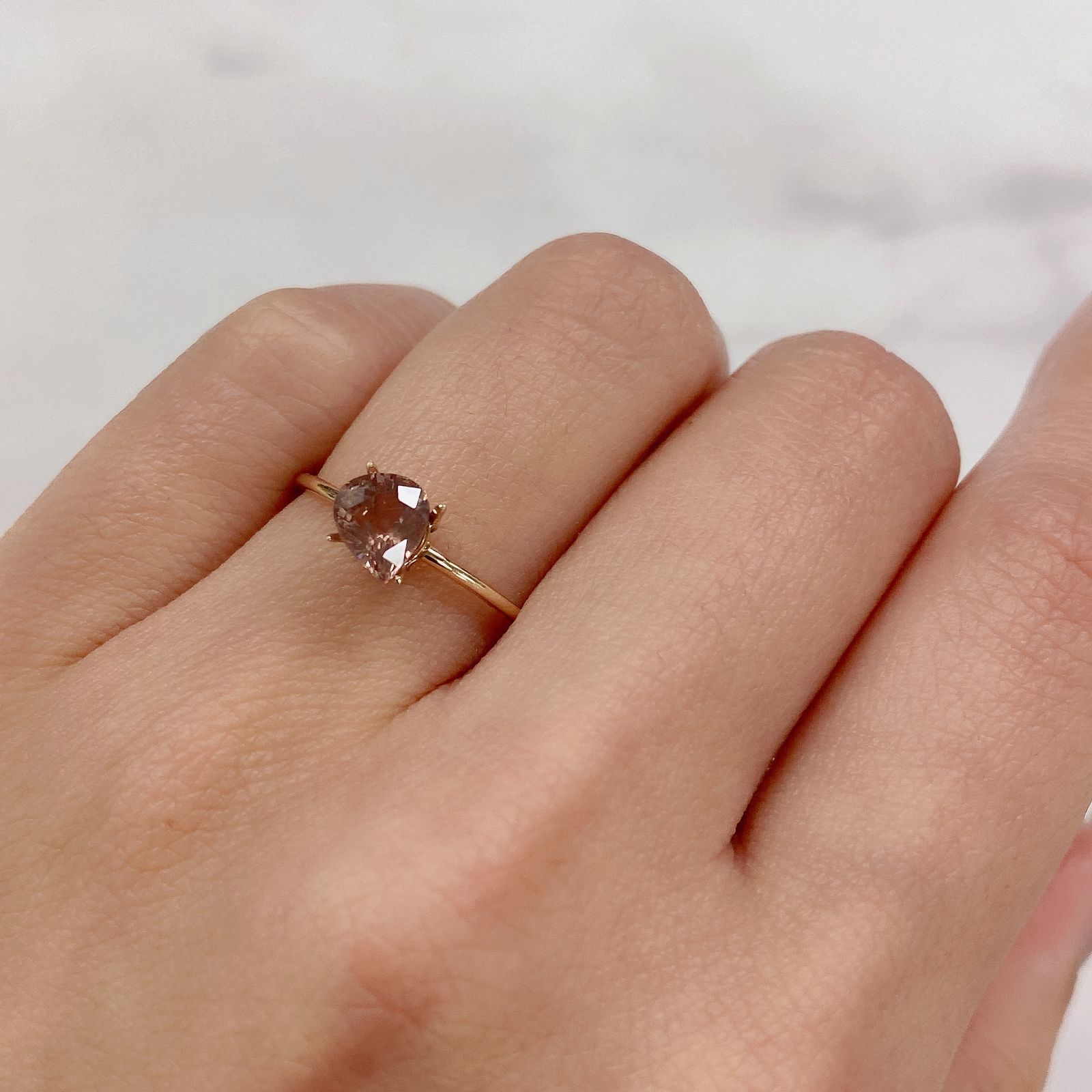 カラーチェンジマラヤガーネット(宝石名ガーネット) タンザニア産 1.04ct 識別済[21019642]6.5×5.6mm前後