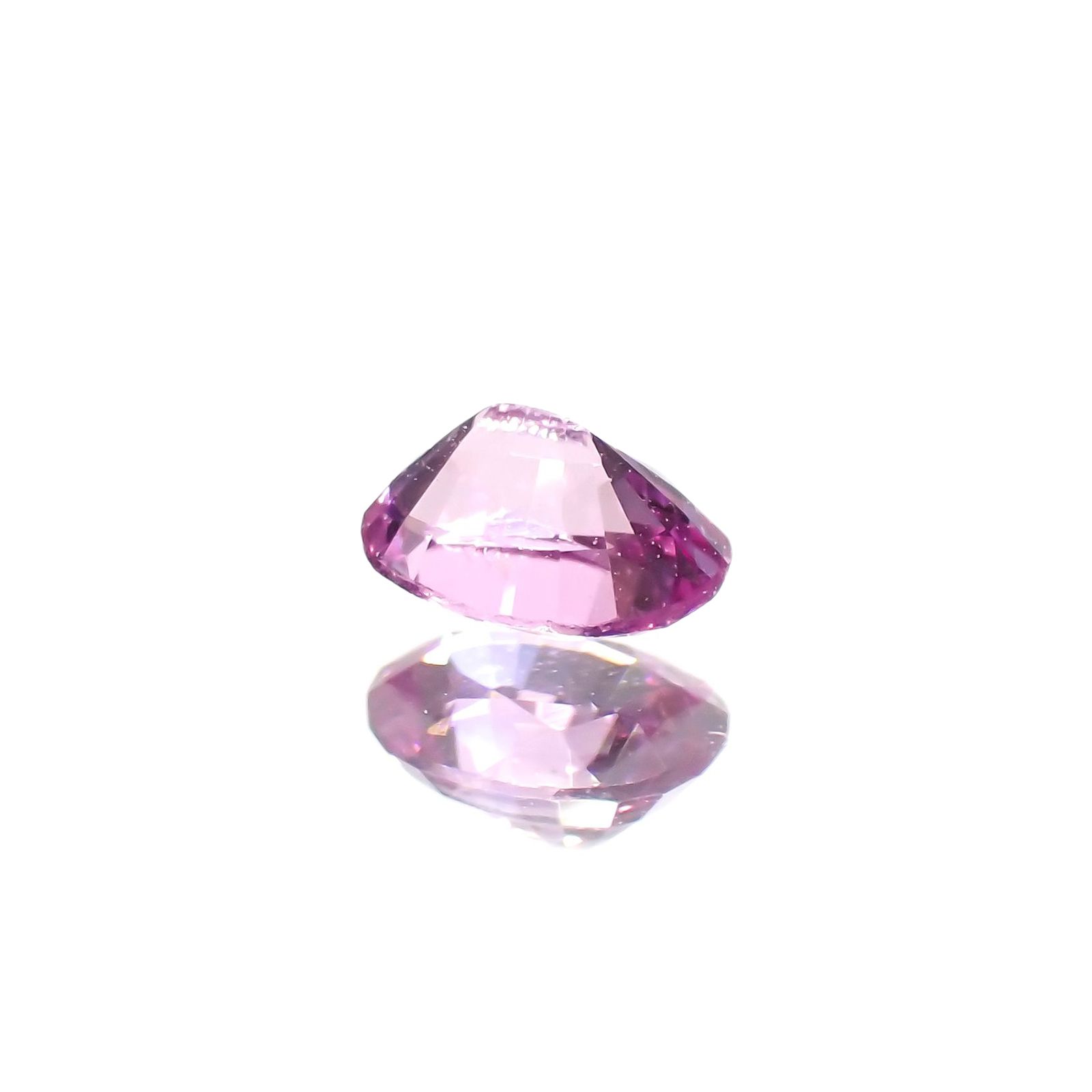 ネオンピンクサファイア スリランカ産 0.25ct / 3.9x3.1mm前後 [230421532]