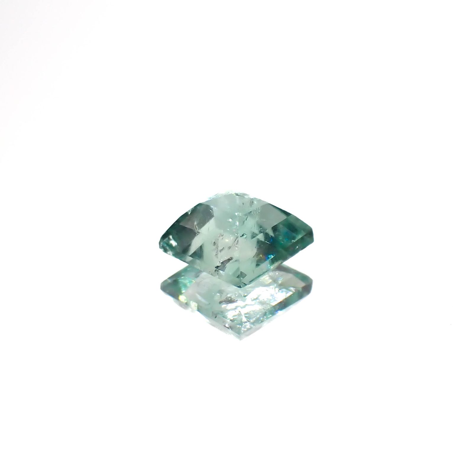 フローライト フルオレッセンス イギリス・ロジャリー鉱山産 0.78ct[230522141]5.1x5.1mm前後