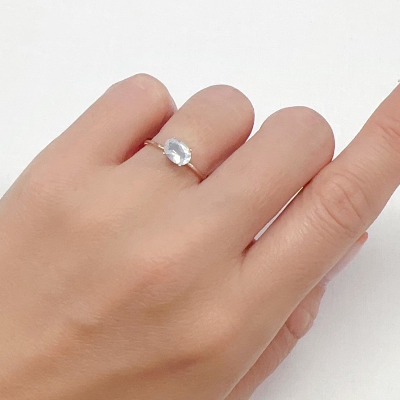 ムーンストーン(宝石名オーソクレース)インド/スリランカ産 0.65ct 識別済[240527732]7.1x5mm前後