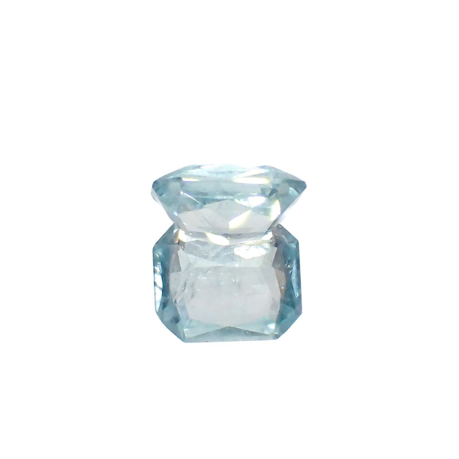 ユークレース(宝石名ブルー・ユークレース)コロンビア産 ソ付(彩珠) 1.989ct / 8.6x7.3mm前後 [221018680]