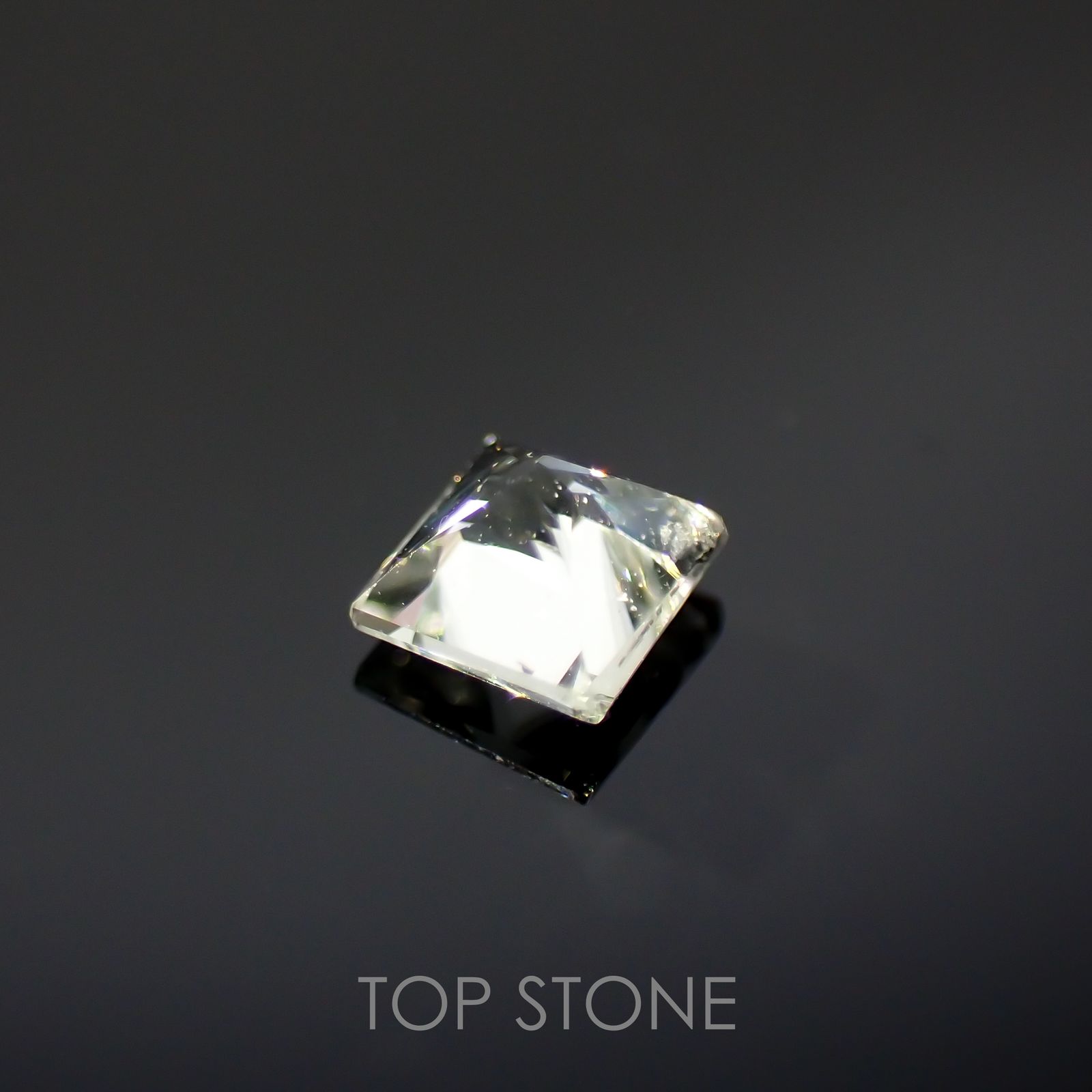 ◇プリンセスカット◇リューコガーネット(宝石名ホワイト グロッシュラー・ガーネット)ビルマ産 0.17ct 識別済[220115441]2.9x2.9mm前後