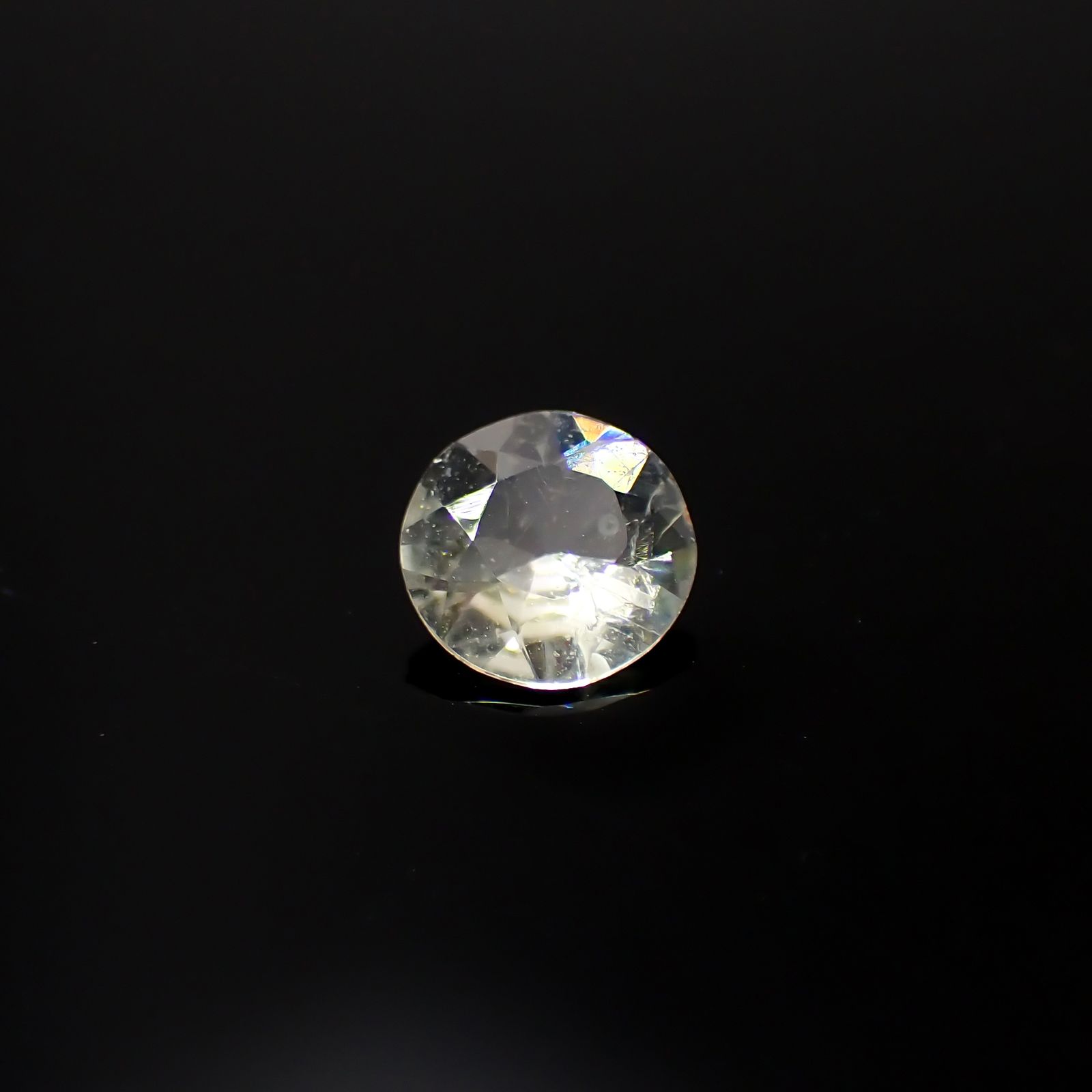リューサイト 遊色効果あり(宝石名リューサイト)イタリア産 0.44ct 識別済[240628411]6x6mm前後