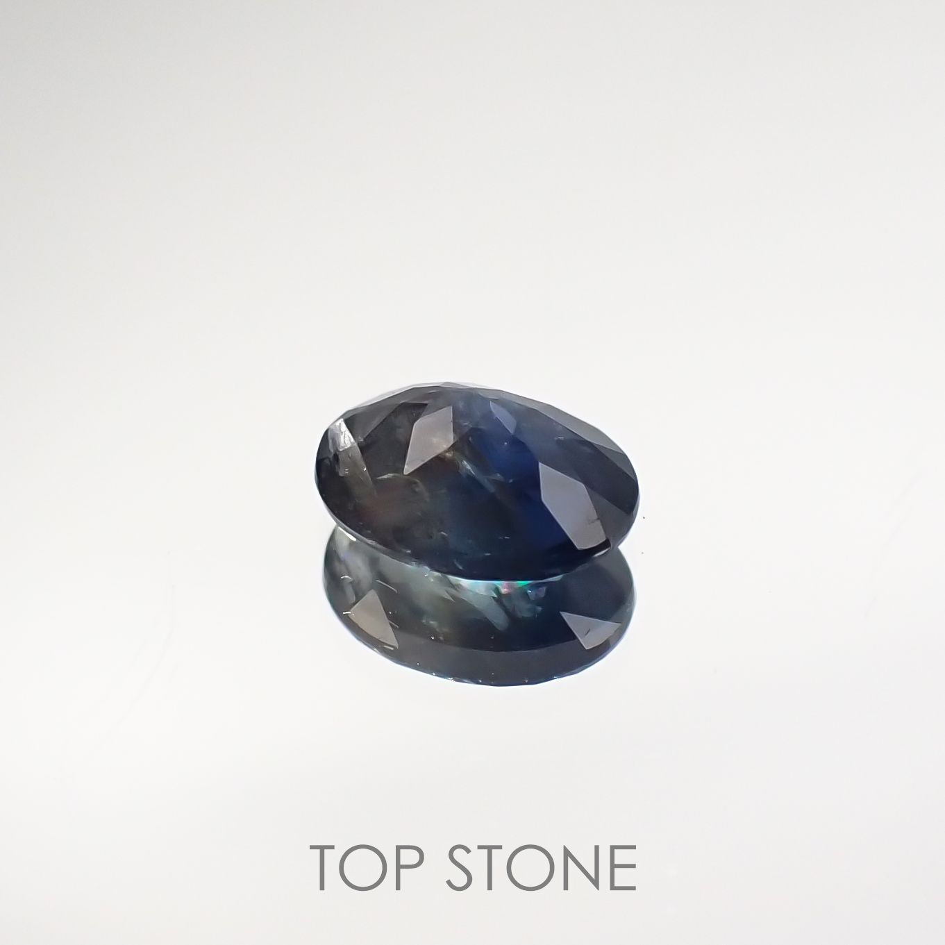 ゴールドシーンサファイア非加熱(宝石名シーン・サファイア) ケニア産 0.68ct 識別済[210712078]6×4.8mm前後