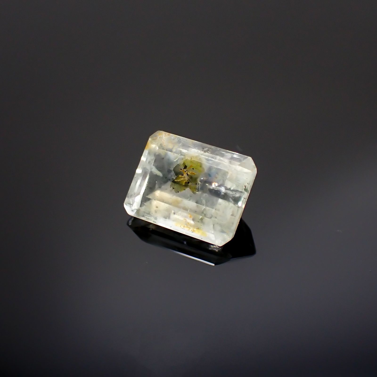 オーロラアクアマリン ブラジル産 2.74ct[220114390]9.7x7.4mm前後