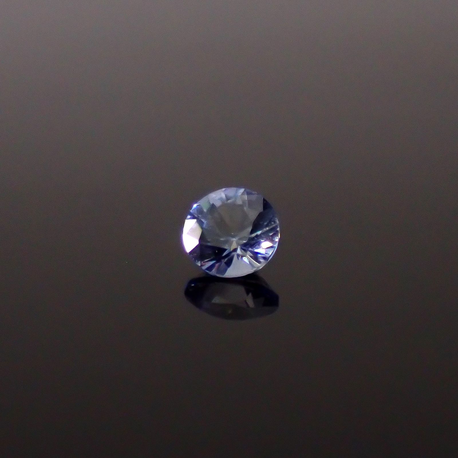 ベニトアイト アメリカ・カリフォルニア州産 0.094ct / 2.7x2.7mm前後 [251231464]