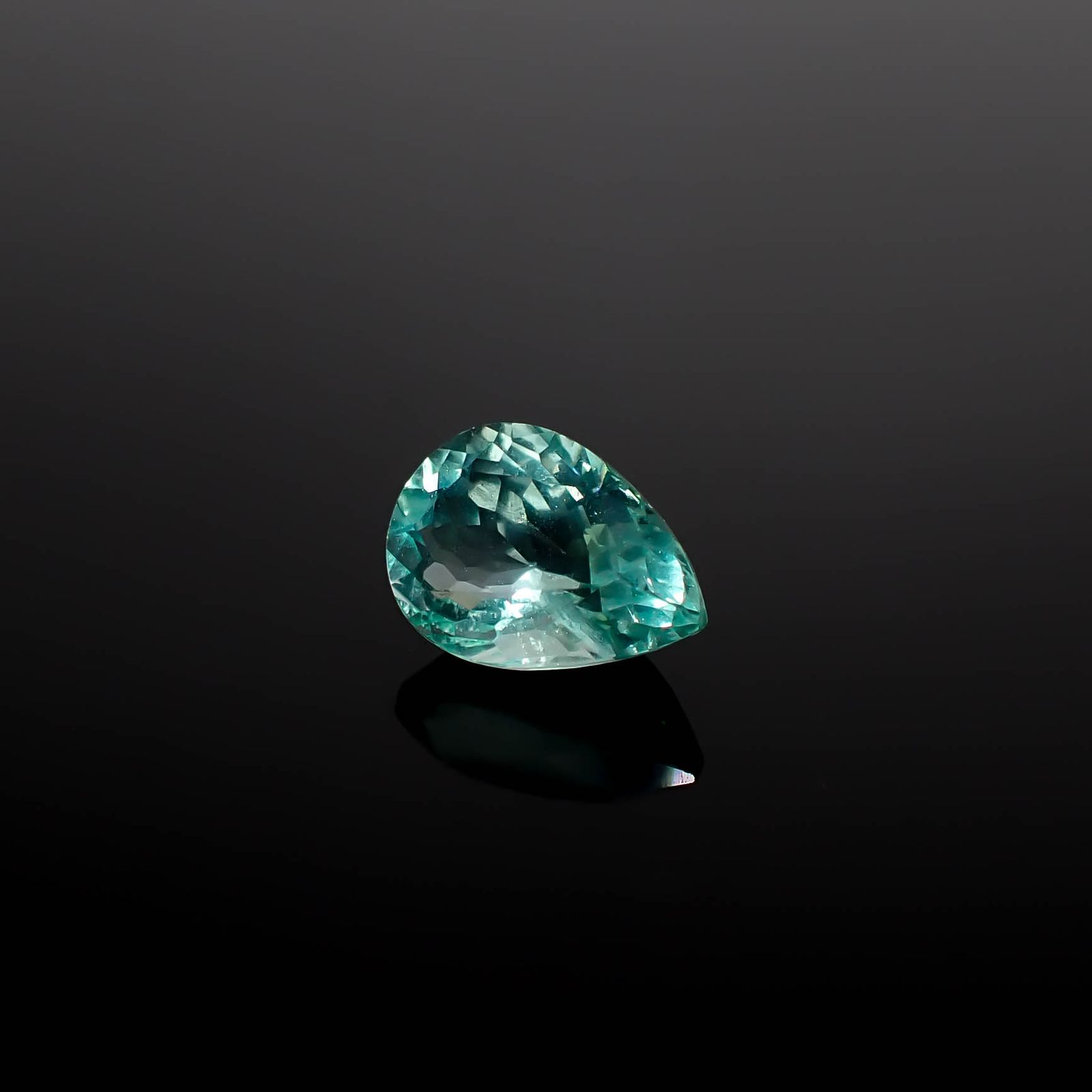 フローライト フルオレッセンス ジンバブエ産 2.21ct [250630510]9.8x6.9mm前後