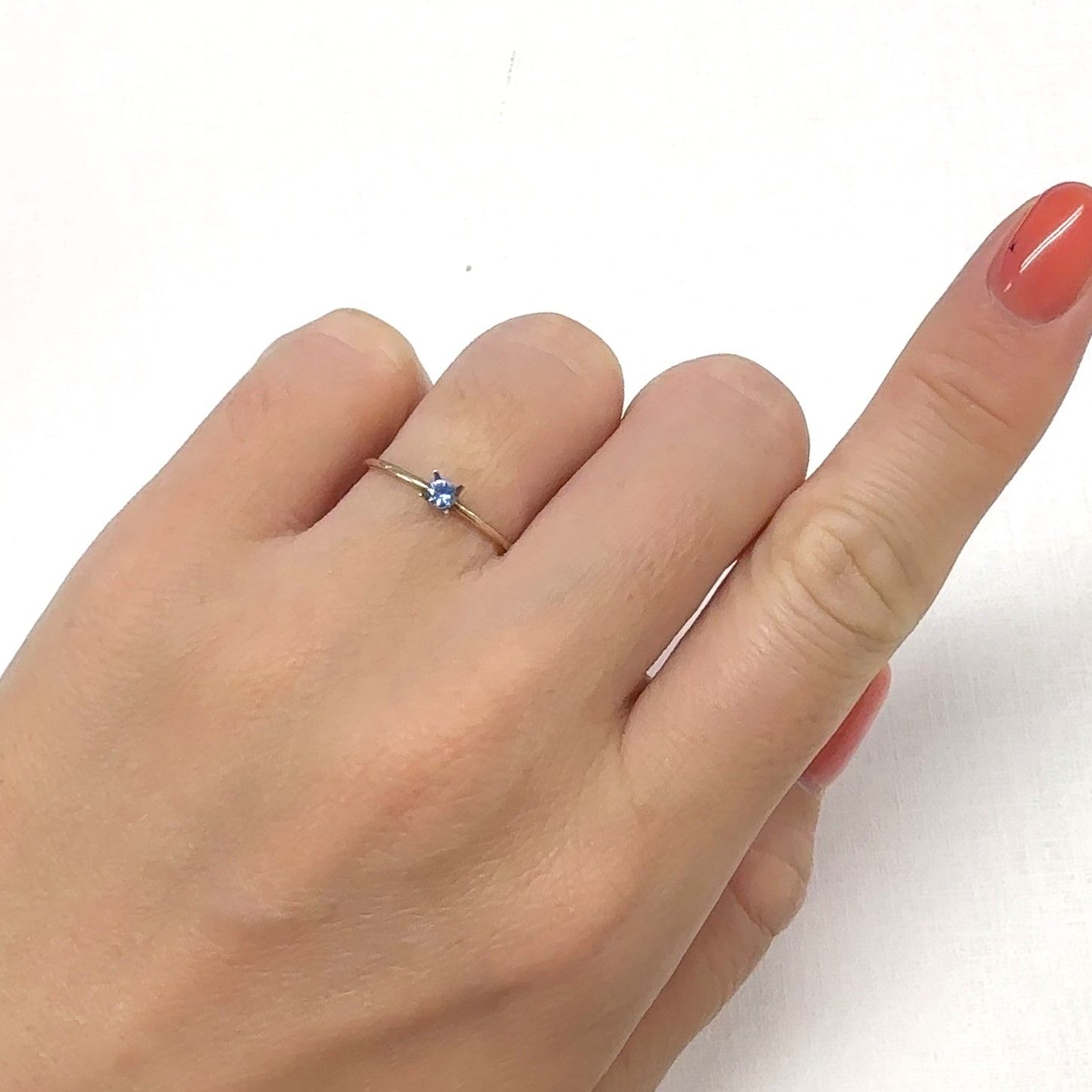 ベニトアイト アメリカ・カリフォルニア州産 0.082ct[240929102]2.7x2.7mm前後