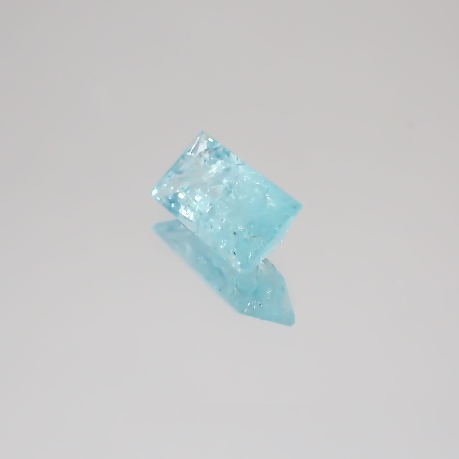 パライバトルマリン モザンビーク産 ルース 0.63ct[21029401]7.1×3.7mm前後