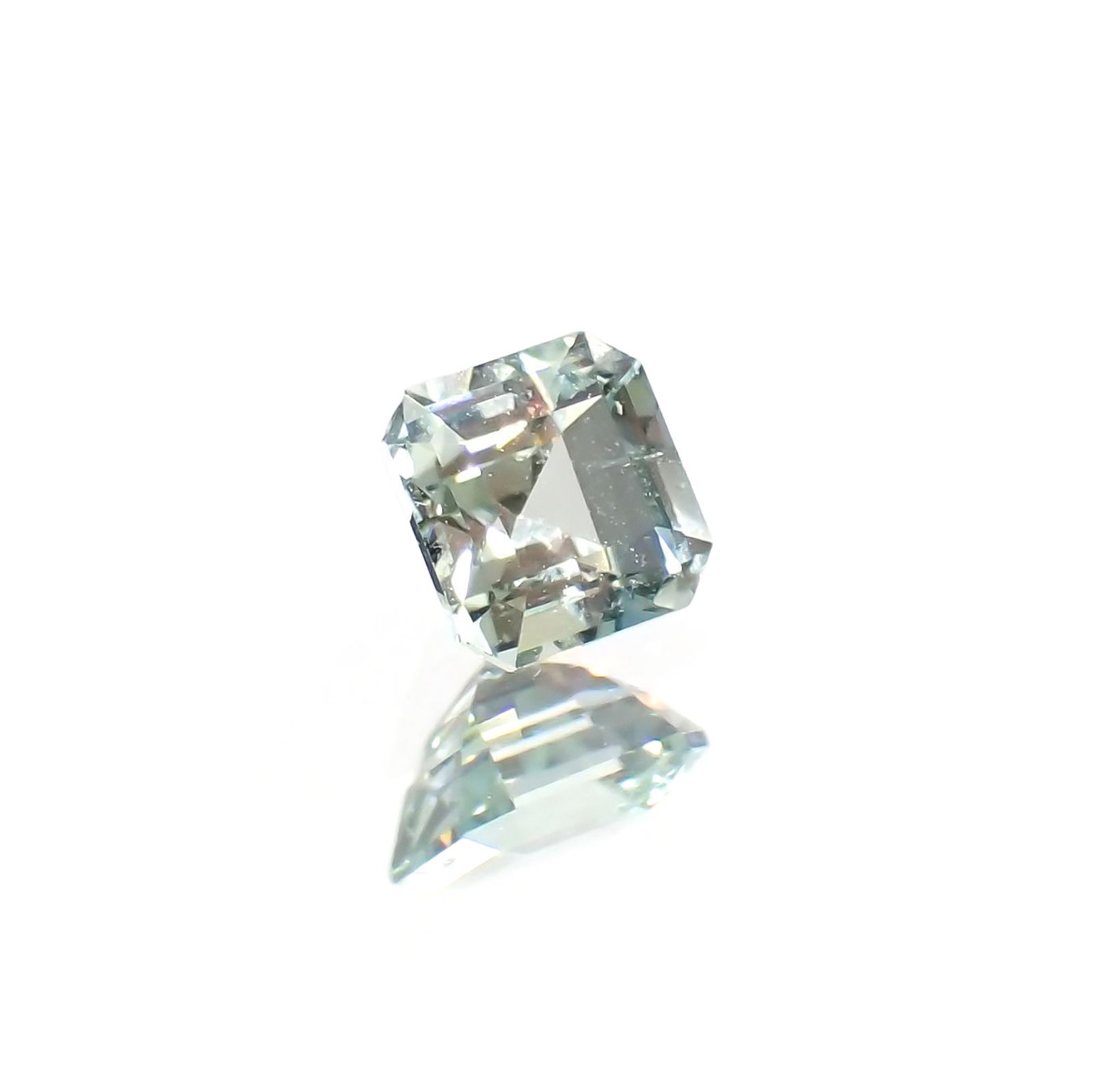バナジウムコーネルピン(宝石名コーネルピン)タンザニア・タンガ州産 識別済 0.30ct / 3.7x3.6mm前後 [220115630]