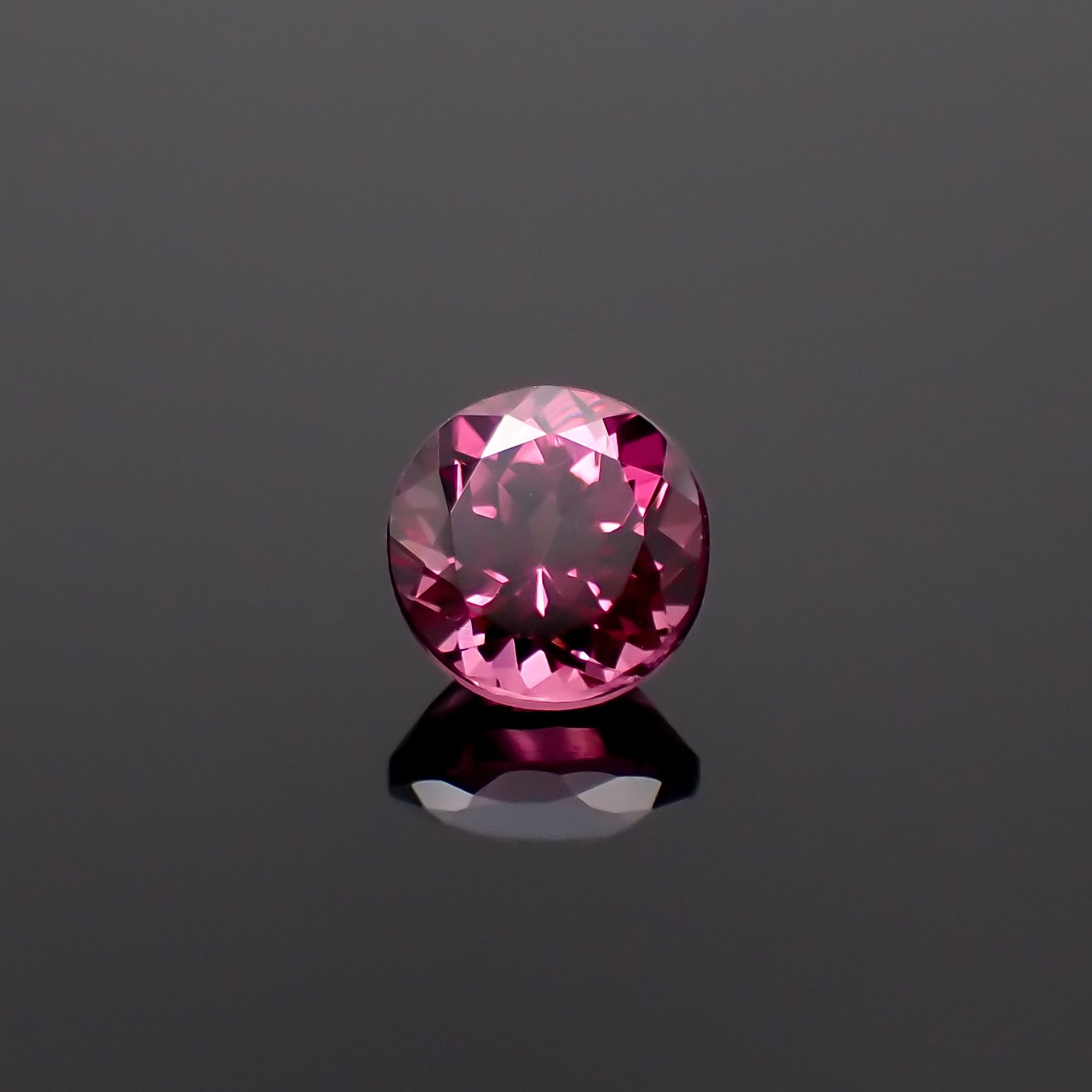 カラーシフトマラヤガーネット タンザニア産 1.16ct[231124336]6.1x6.1mm前後