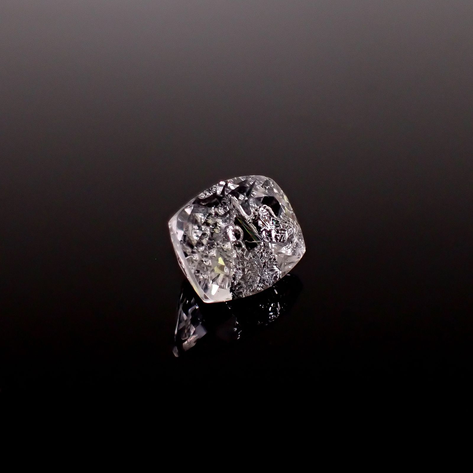 グラファイトインクォーツ ブラジル産 3.79ct / 10.7x8.5mm前後 [260331931]