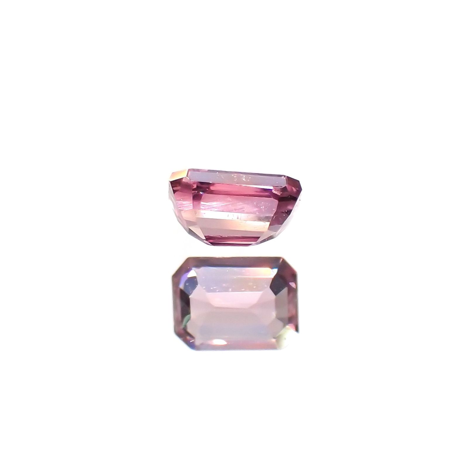 パパラチャサファイア(宝石名サファイア/別名パパラチャ・サファイア)スリランカ産 DGL鑑付 0.295ct / 4.07x2.99mm前後 [220616470]