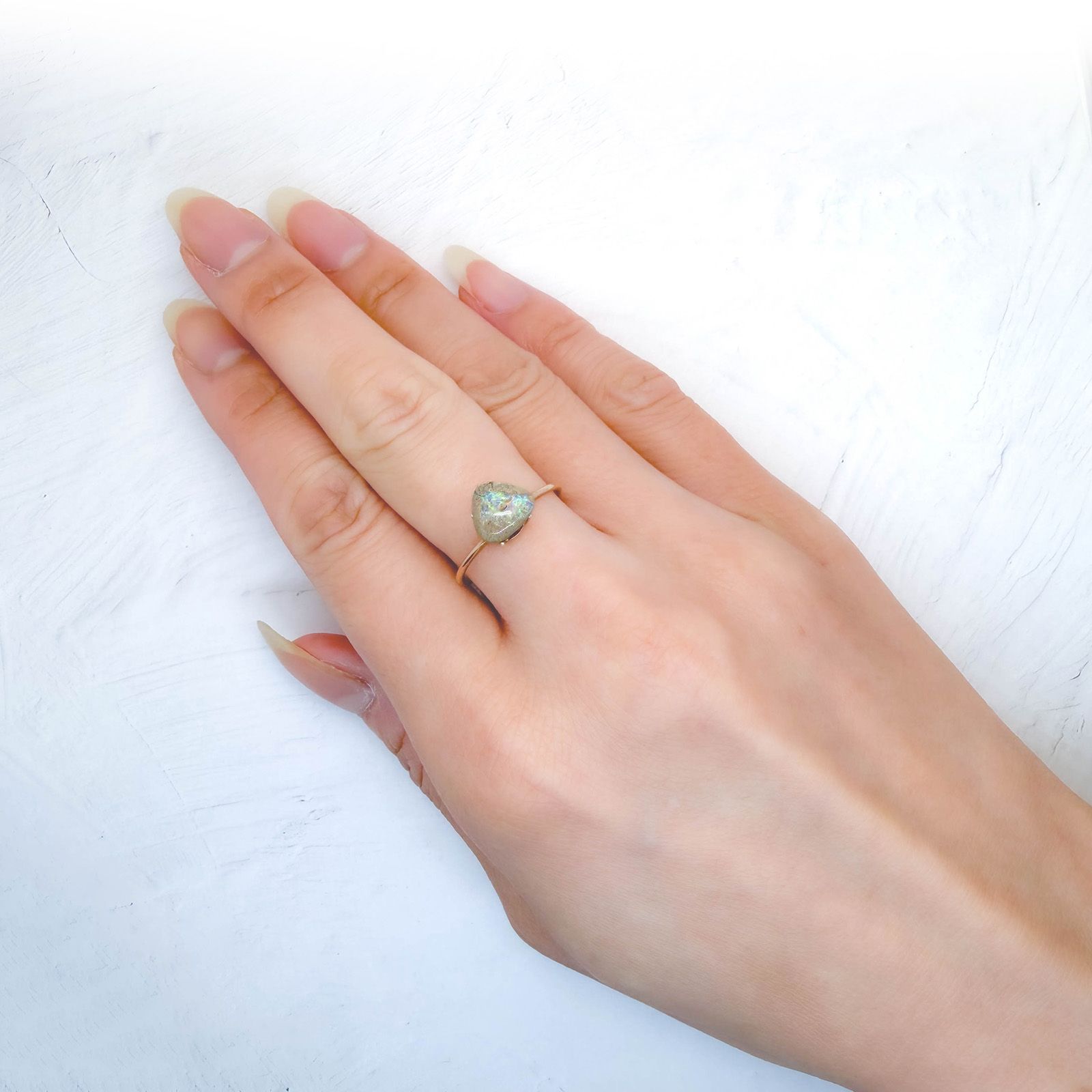 ボルダーオパール オーストラリア産 0.85ct / 8.3x7mm前後 [260933072]