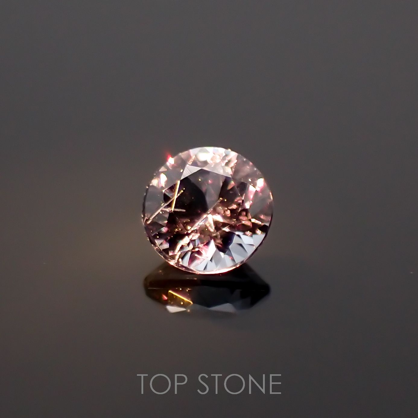 カラーチェンジガーネット アレキタイプ(宝石名ガーネット)マダガスカル・ベキリー産 0.078ct 識別済[221219422]2.5x2.4mm前後