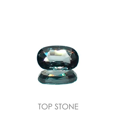 カラーチェンジガーネット アレキタイプ(宝石名ガーネット)マダガスカル・ベキリー産 0.68ct 識別済[221219618]6.4x4mm前後