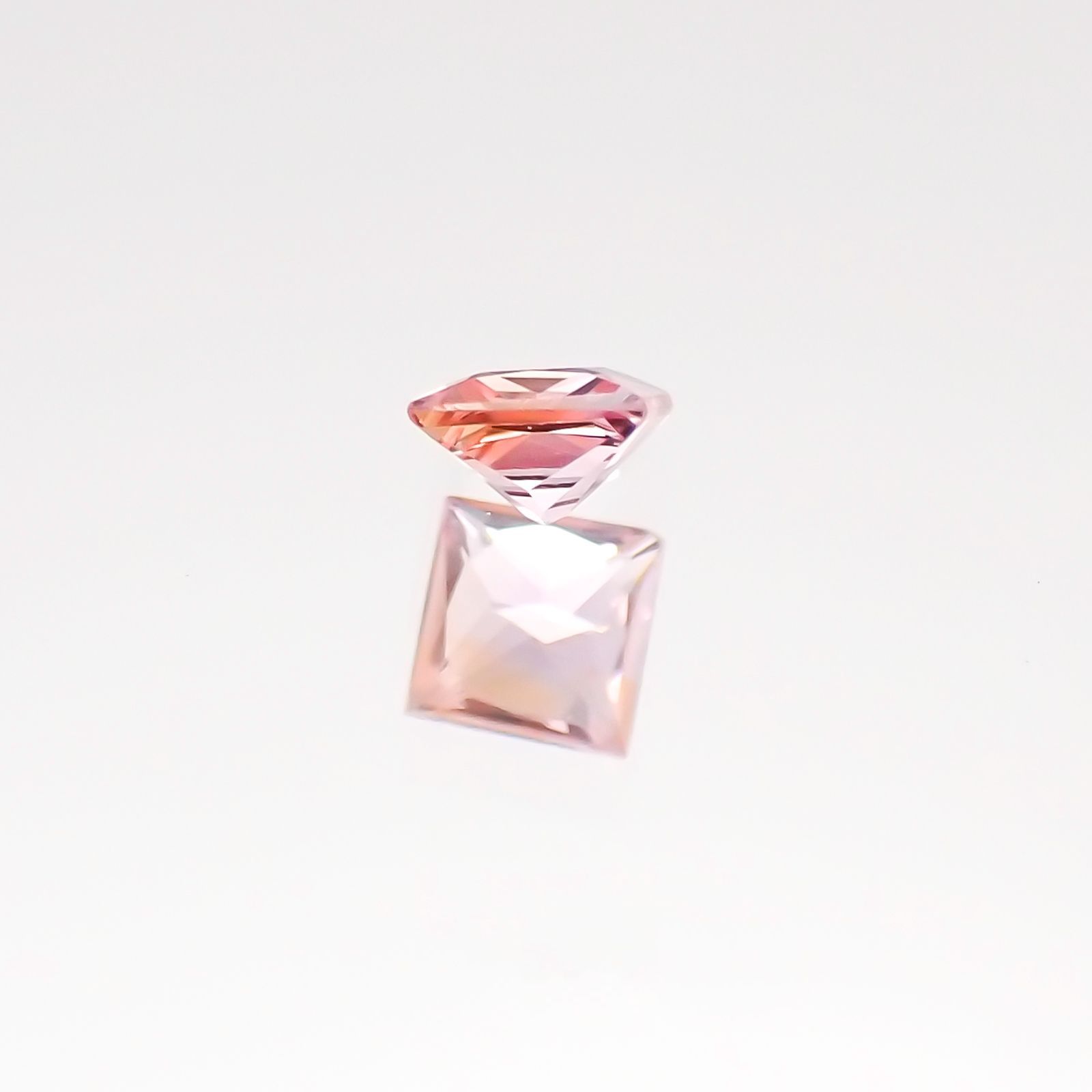 ◇プリンセスカット◇パパラチャサファイア スリランカ産 ルース 0.096ct ソーティング付き[20106947]2.52×2.5mm前後