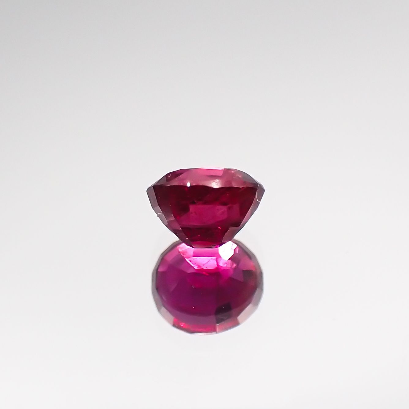 ルビー 非加熱(宝石名ルビー) マダガスカル産 0.29ct 識別済[210711738]3.8×3.4mm前後