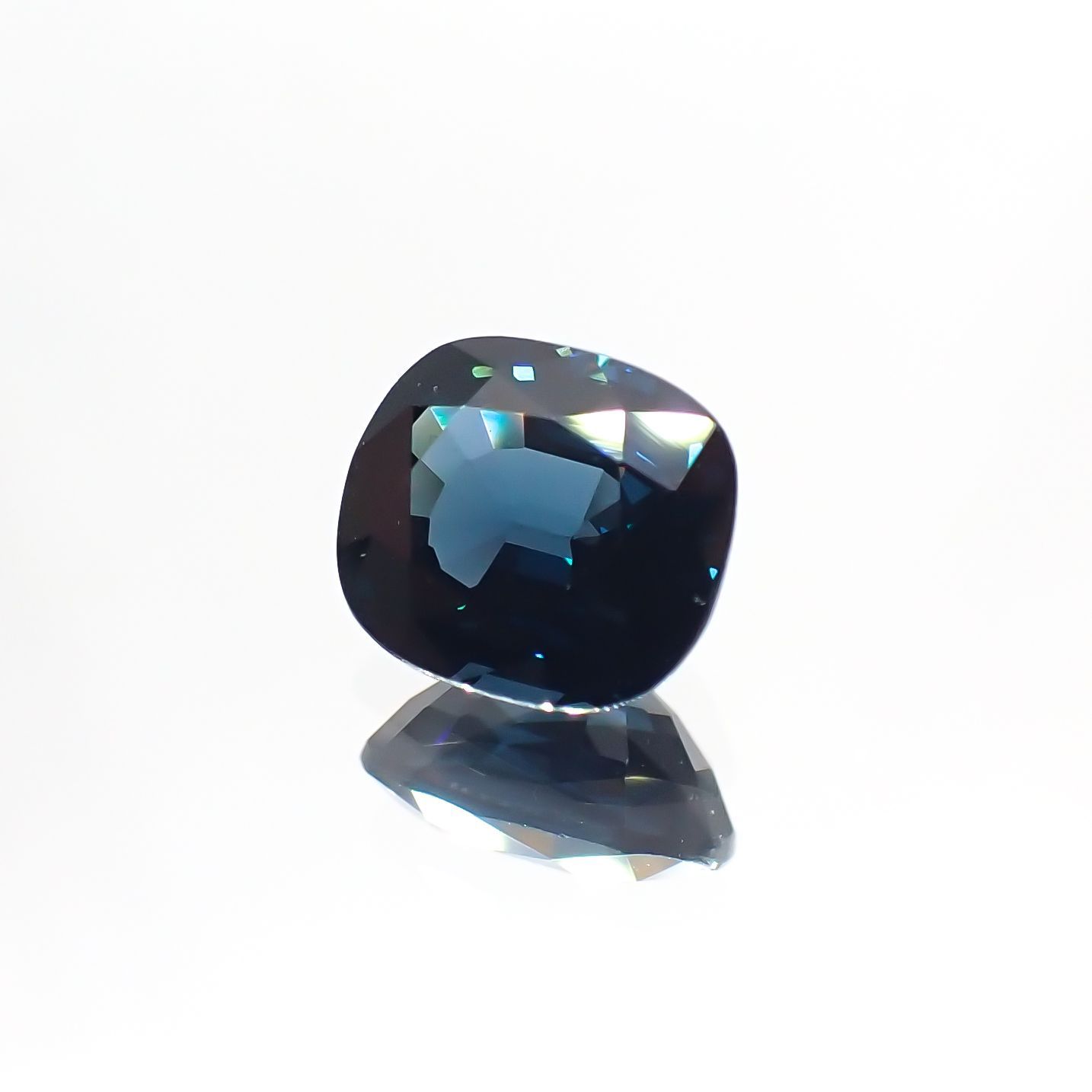 ブルースピネル(宝石名ブルー・スピネル)スリランカ産 1.450ct ソ付(彩珠)[231224449]7.1x6.2mm前後