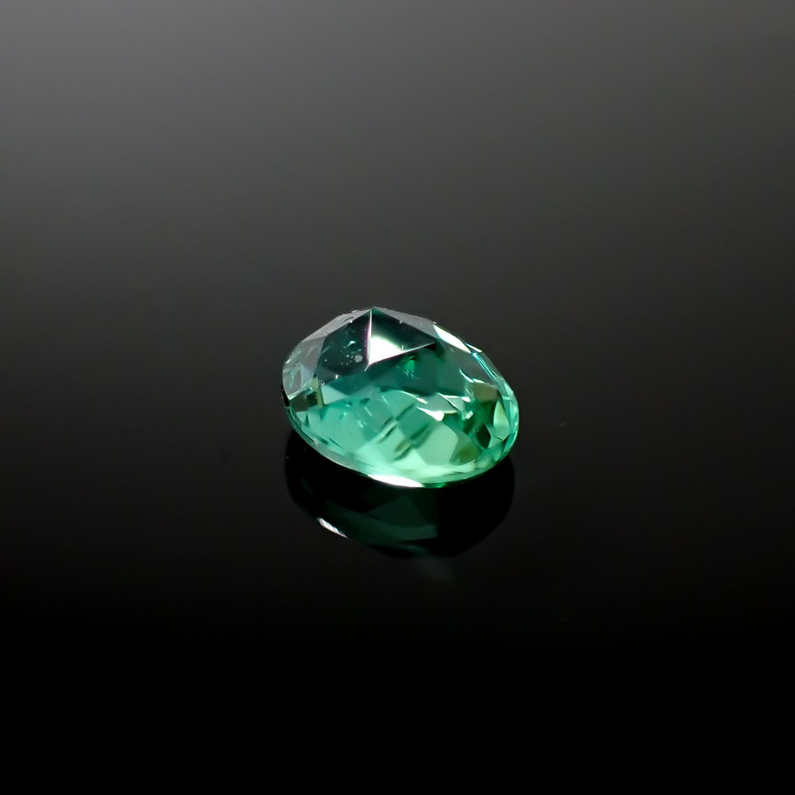 パライバトルマリン(宝石名トルマリン/別名パライバ・トルマリン)ブラジル・キントス鉱山産 0.485ct ソ付(宝貴協)[240928717]5.16x4.16mm前後