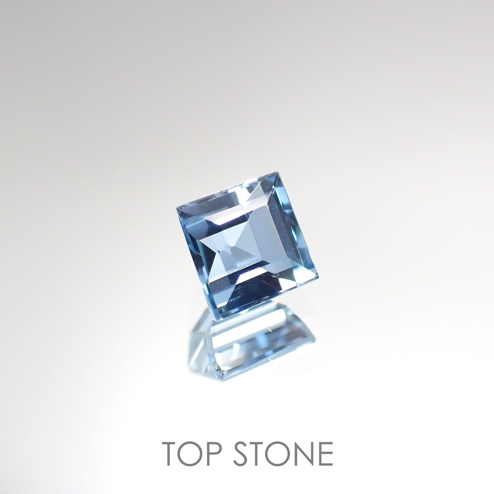 アクアマリン サンタマリアカラー(宝石名アクアマリン) モザンビーク産 0.78ct 識別済[210812598]5×5mm前後