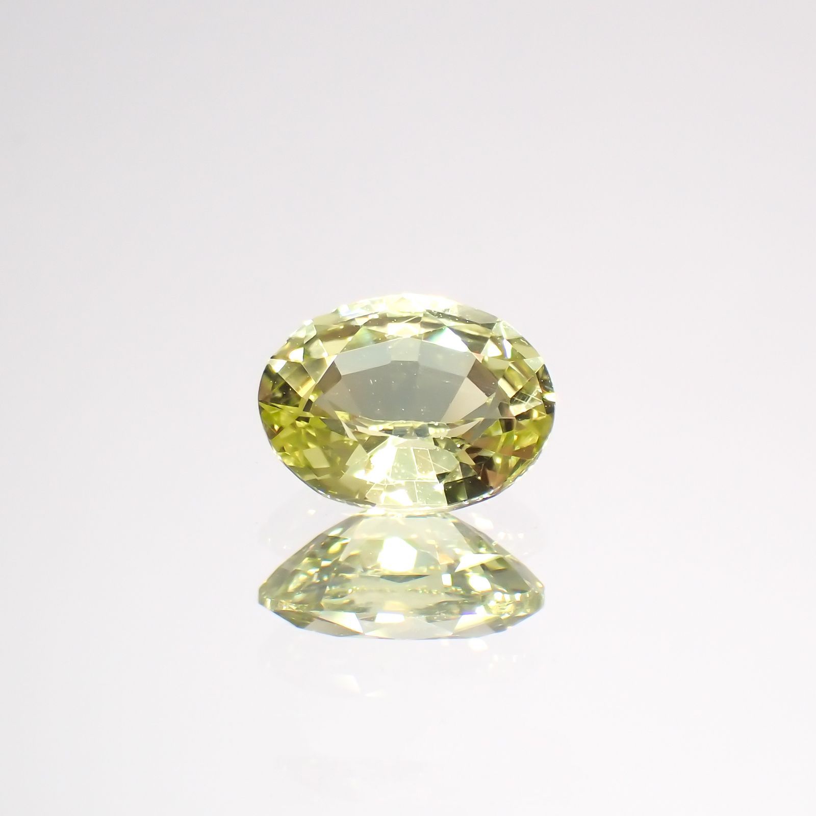 クリソベリル(宝石名クリソベリル)マダガスカル産 0.70ct 識別済[220114486]6.2x4.9mm前後