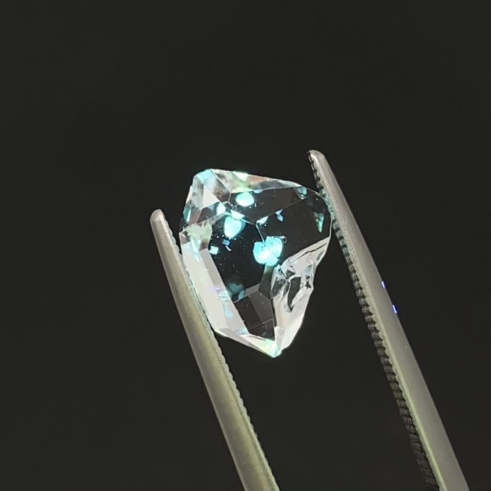 オイルインクォーツ原石 パキスタン産 2.85ct / 10.9x8.6mm前後