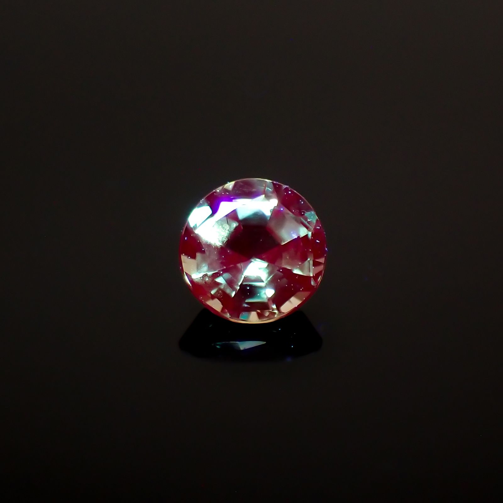 アレキサンドライト(宝石名アレキサンドライト)ブラジル産/EmeraldMains社製 0.167ct ソ付(彩珠)[231224619]3.3x3.2mm前後