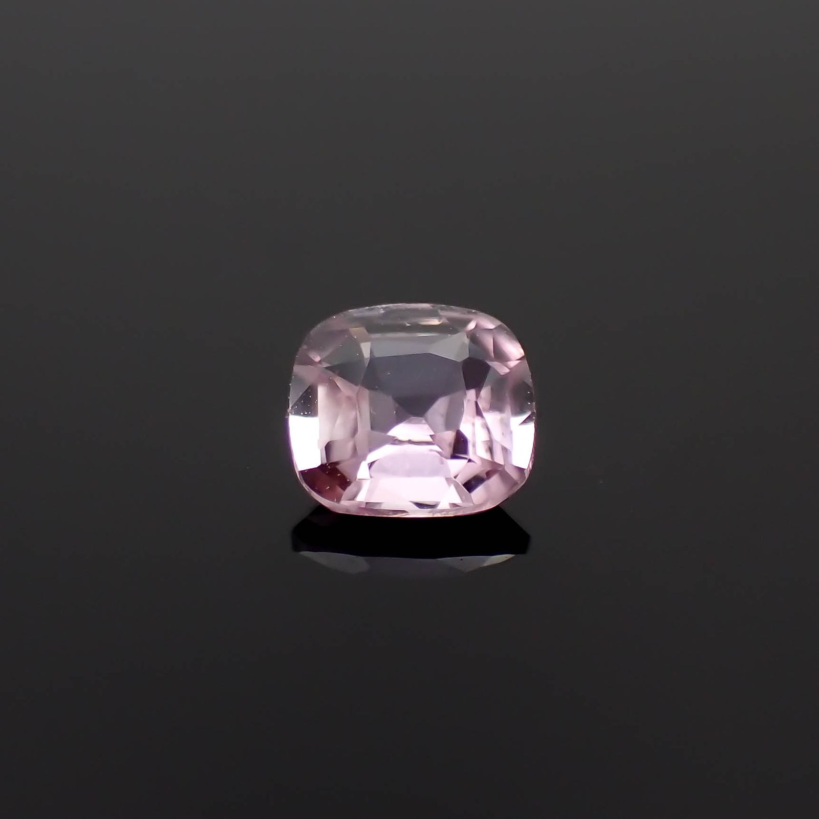 カラーシフト ピンクダイアスポア アフガニスタン産 0.60ct[240627975]5.3x5.3mm前後