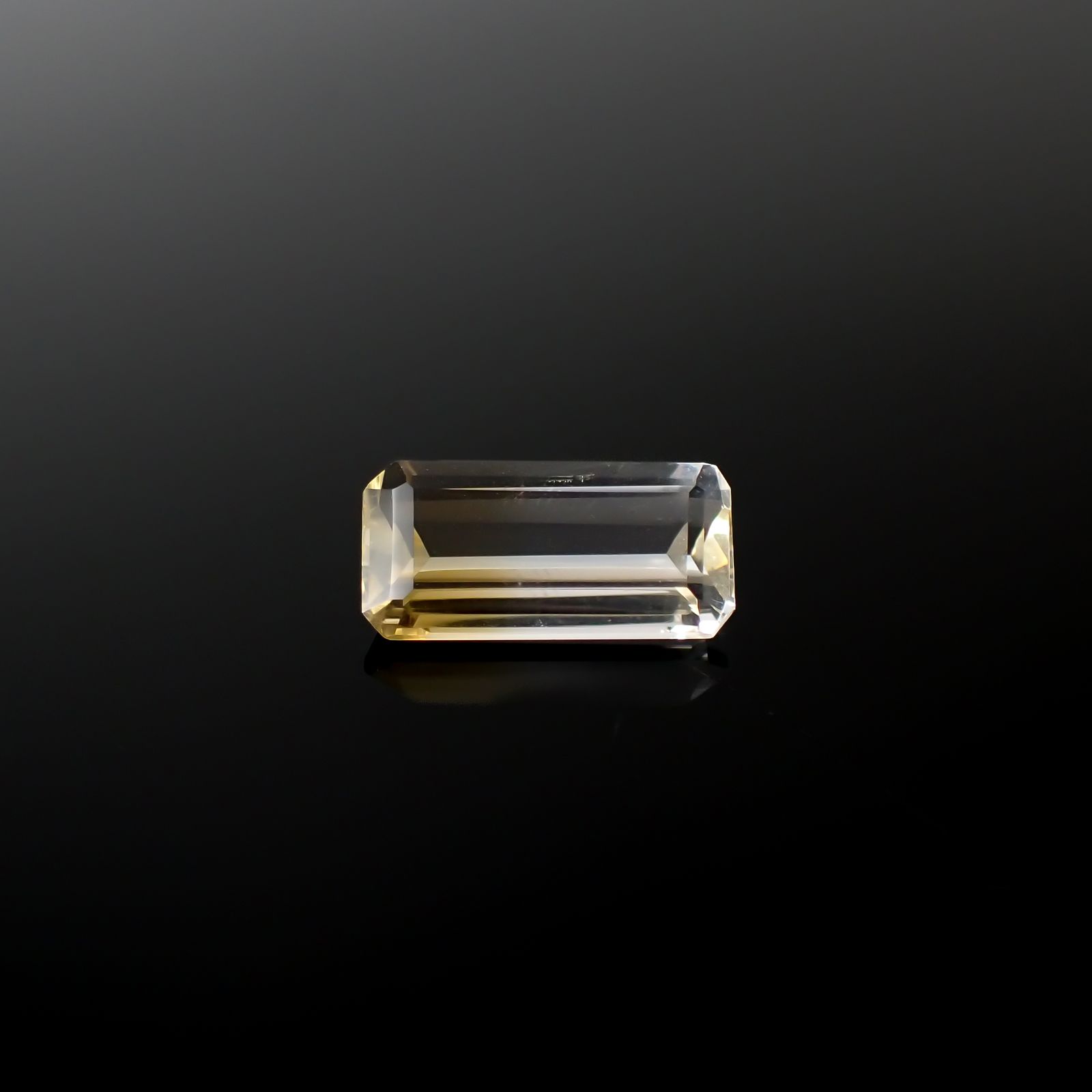バイカラーシトリン ブラジル・ミナスジェライス州産 4.76ct[240326453]15x7.3mm前後