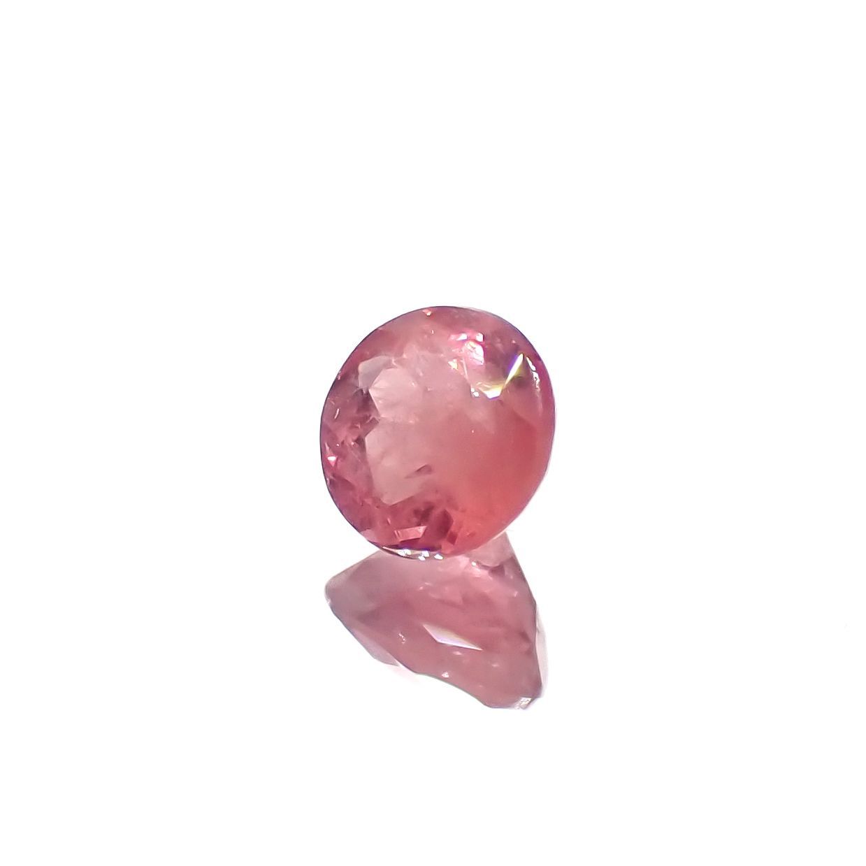 レッドベリル(宝石名レッド・ベリル/ピンク・ベリル)アメリカ・ユタ州産 0.19ct 識別済[220716755]3.7x3.7mm前後