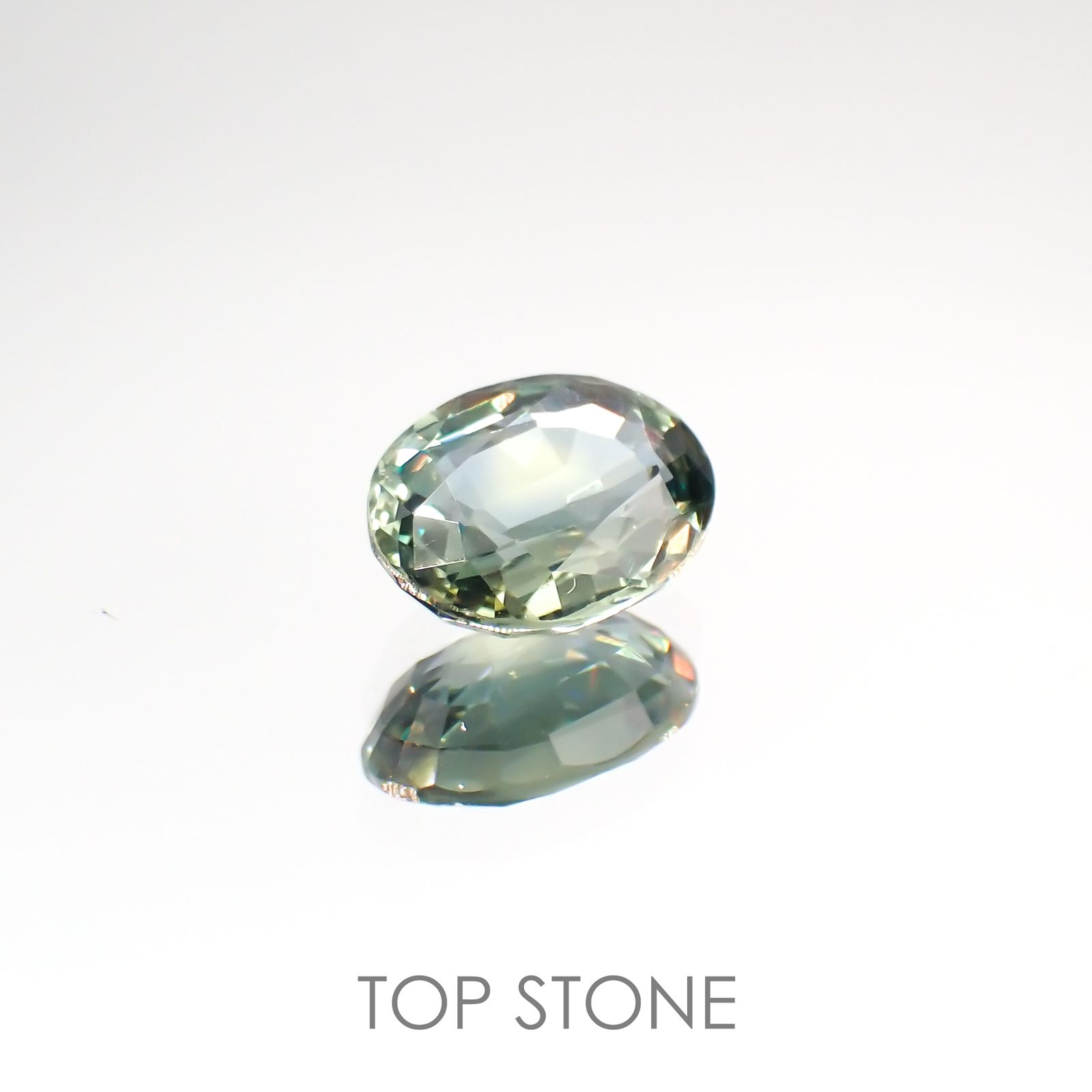 バイカラーサファイア(宝石名サファイア) マダガスカル/スリランカ産 2.128ct ソ付(彩珠)[210912477]8.9×6.9mm前後