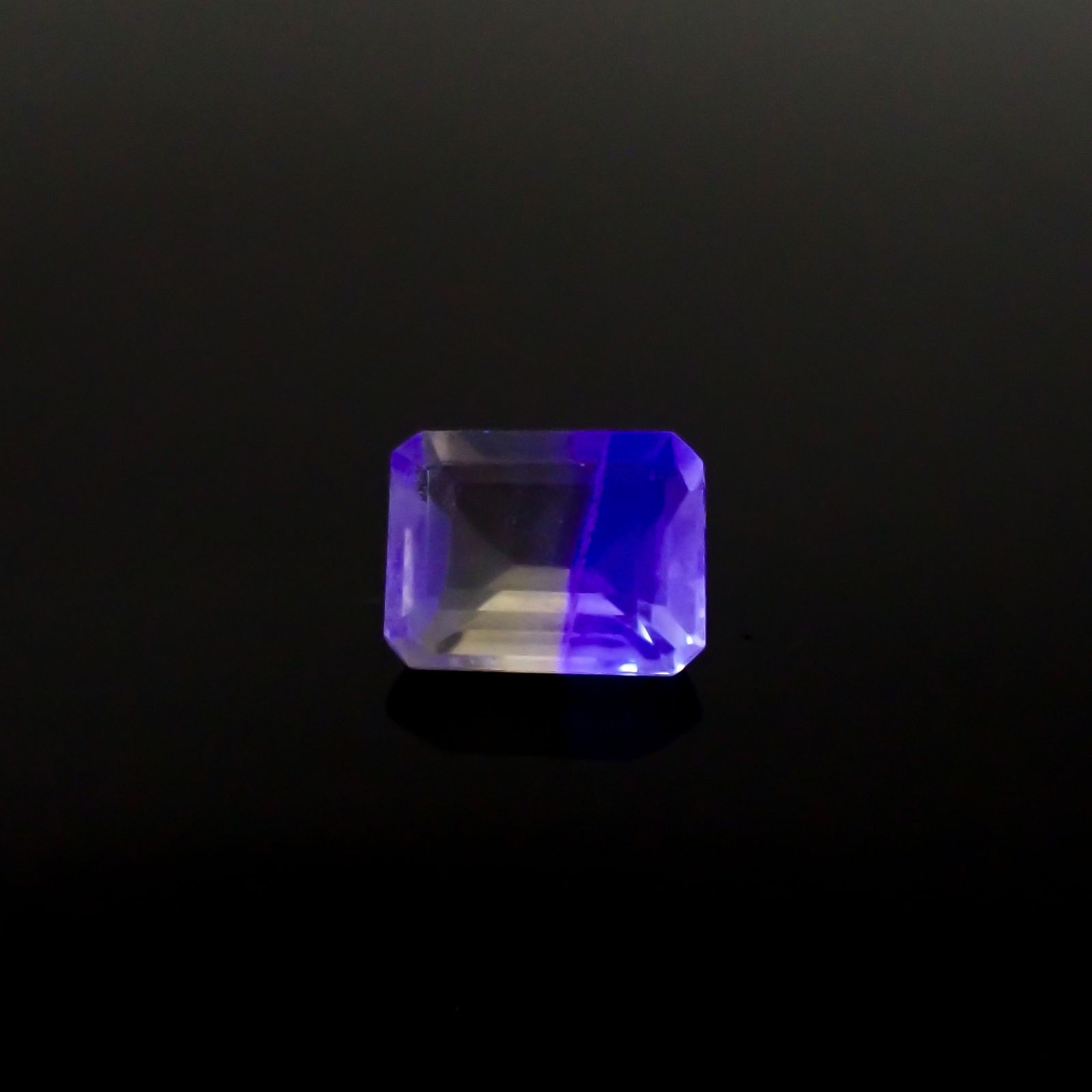 バイカラーフローライト フルオレッセンス ブラジル産 2.54ct[240928914]8.8x6.8mm前後