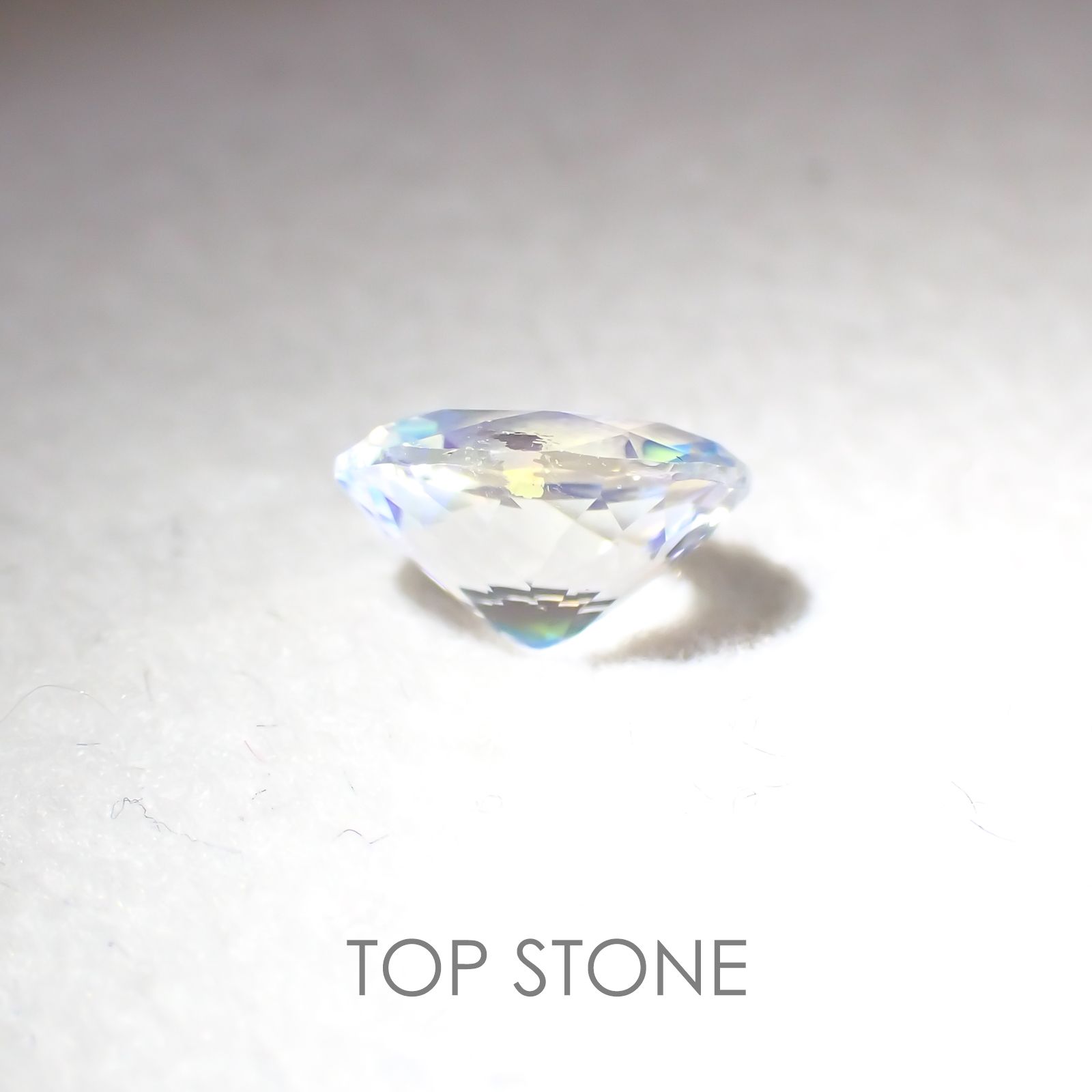 レインボームーンストーン(アンデシンラブラドライト) マダガスカル産 ルース 0.83ct[210310127]6.9×6.1mm前後