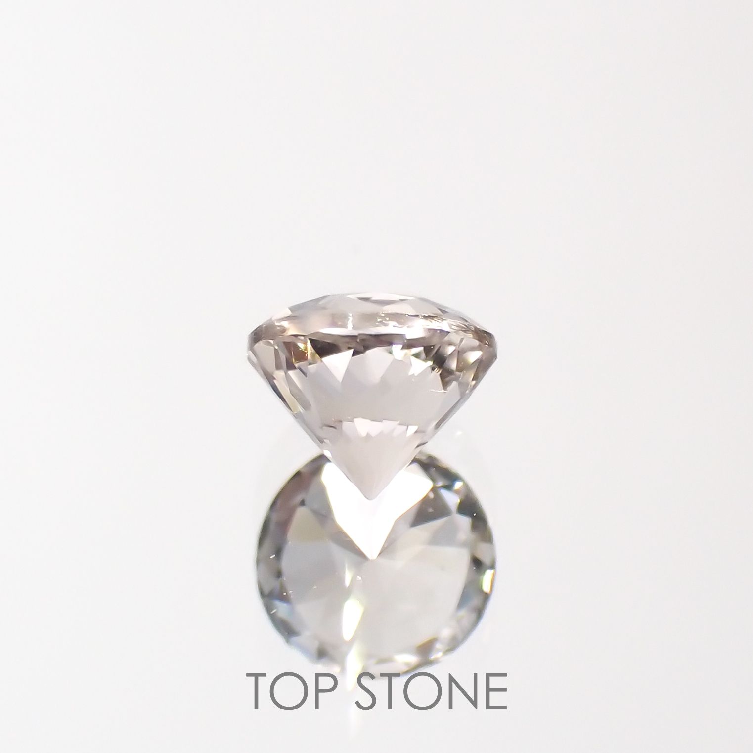 サニディン(宝石名サニディン)ドイツ産 0.21ct 識別済[221018943]3.9x3.8mm前後