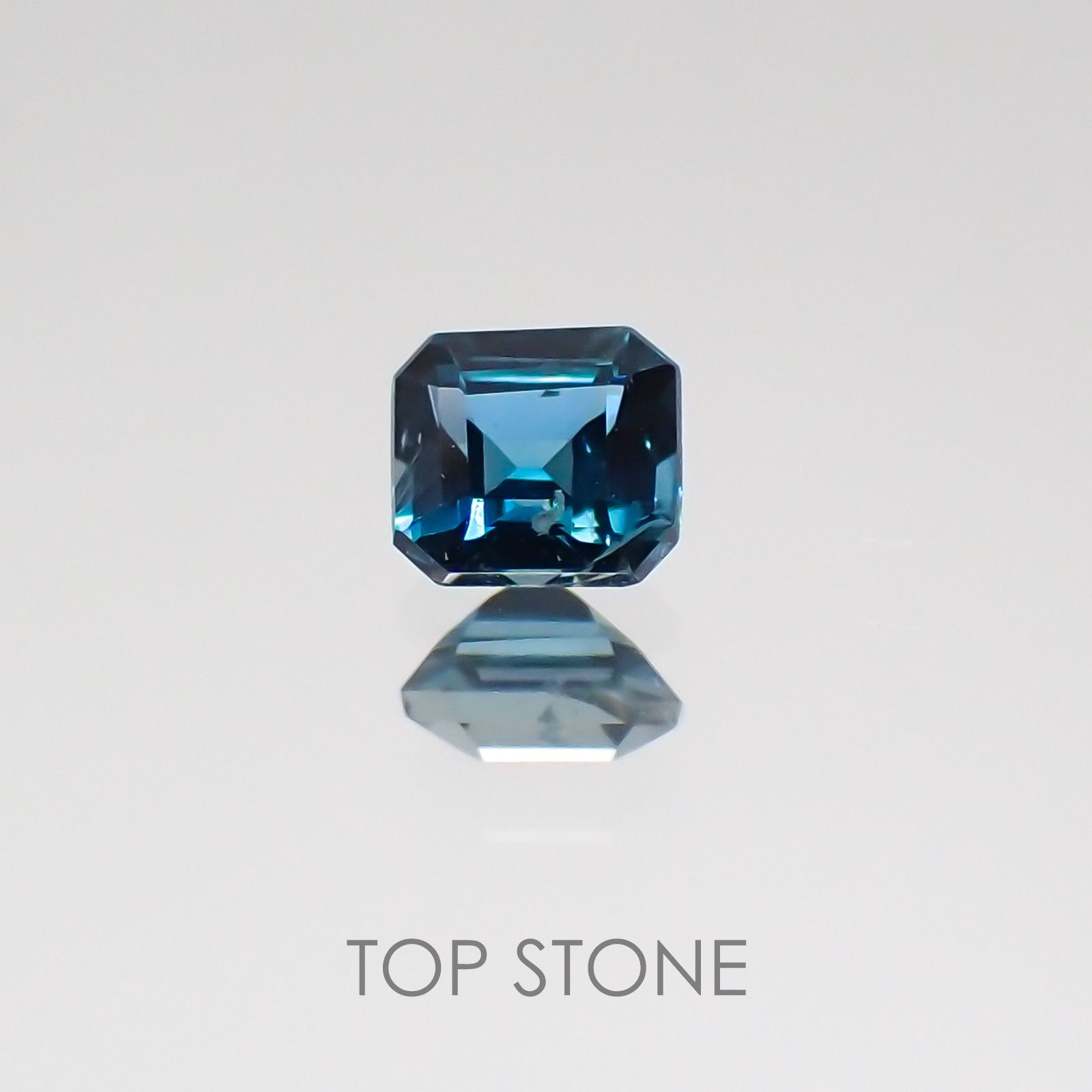 サファリン マダガスカル産 ルース 0.12ct[20128830]2.8×2.5mm前後