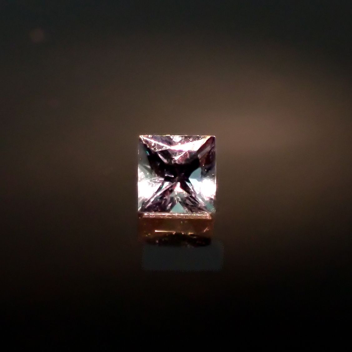 ◇プリンセスカット◇ベキリーブルーガーネット（カラーチェンジガーネット アレキタイプ） マダガスカル・ベキリー産 0.058ct [241229623]2x2mm前後