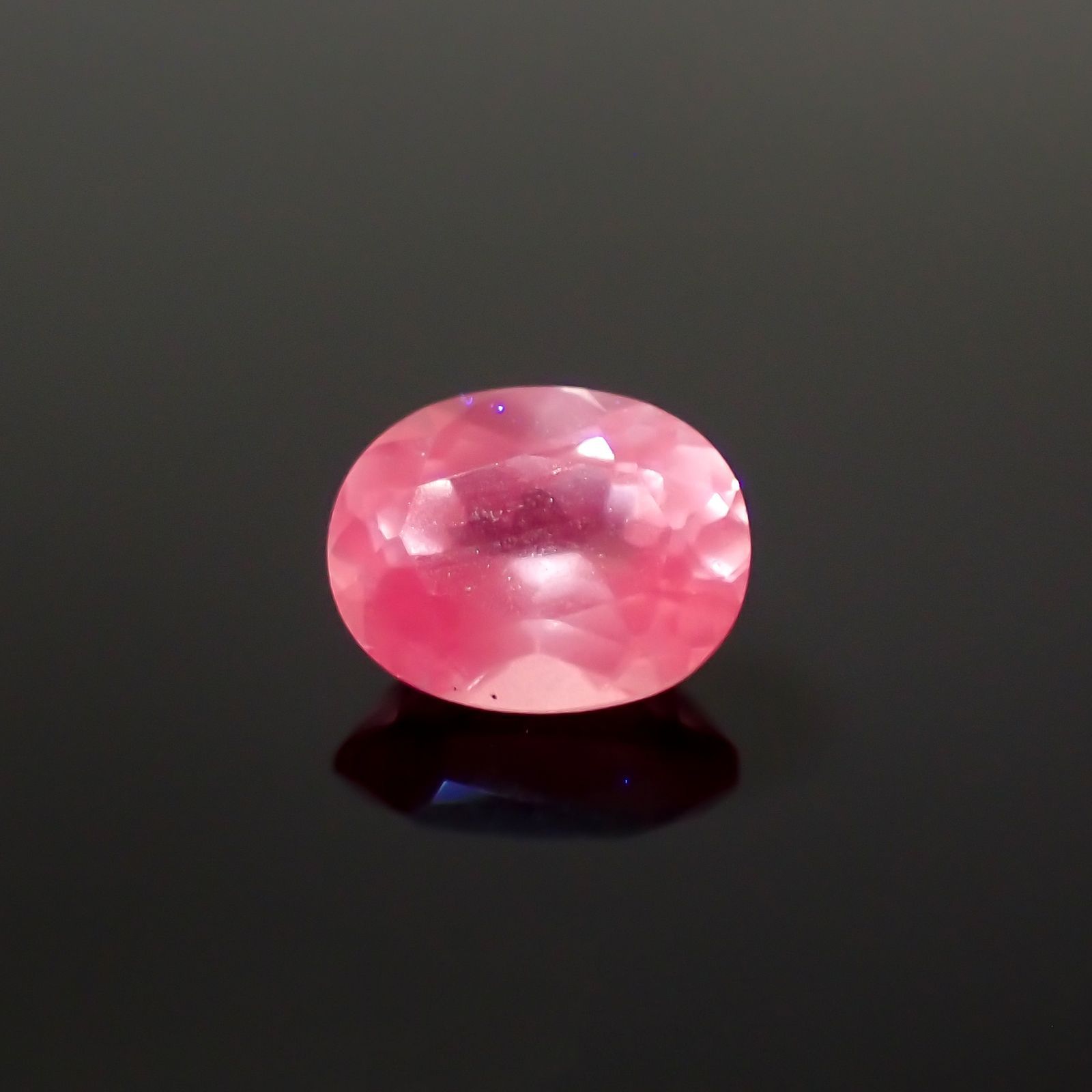 シルキーピンクスピネル(宝石名ピンク・スピネル) タンザニア産 0.52ct 識別済[240212907]5.5×4.2mm前後