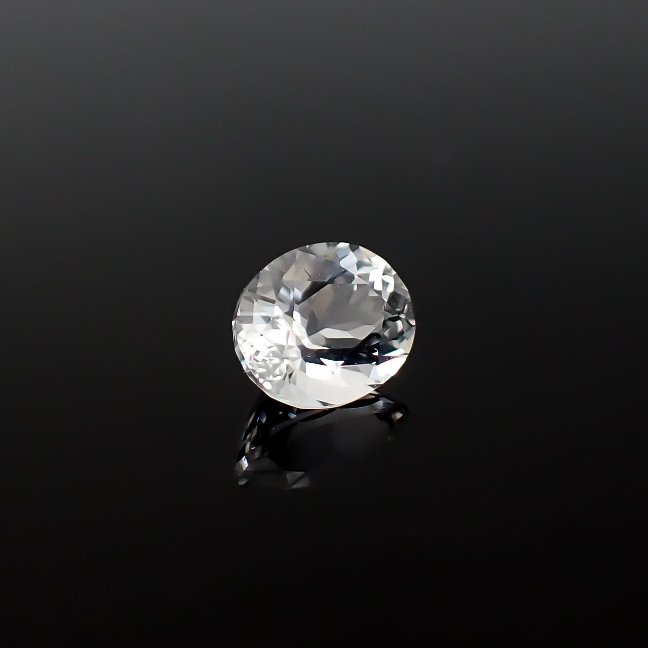 日本水晶 宮崎県板谷産 0.92ct / 7.1x5.7mm前後 [260632424]