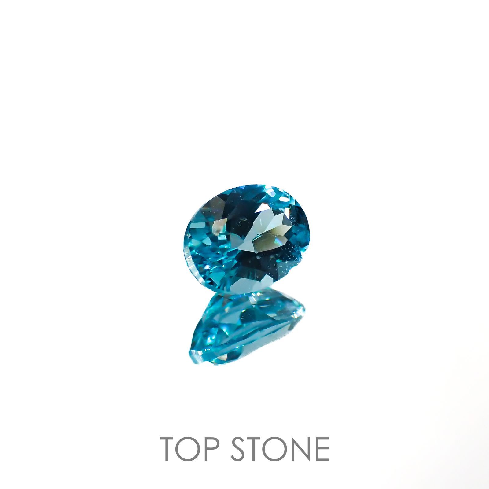 アパタイト(宝石名アパタイト)マダガスカル産 0.66ct 識別済[220616387]6.2x4.6mm前後