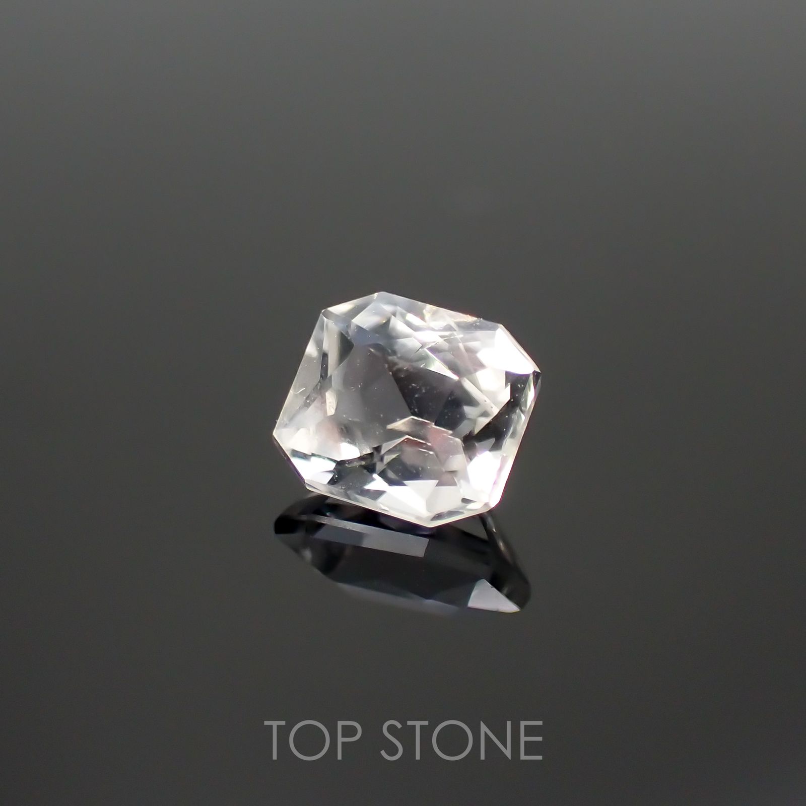 フェナカイト(宝石名フェナカイト)ブラジル産 0.46ct 識別済[220115165]4.8x4.3mm前後