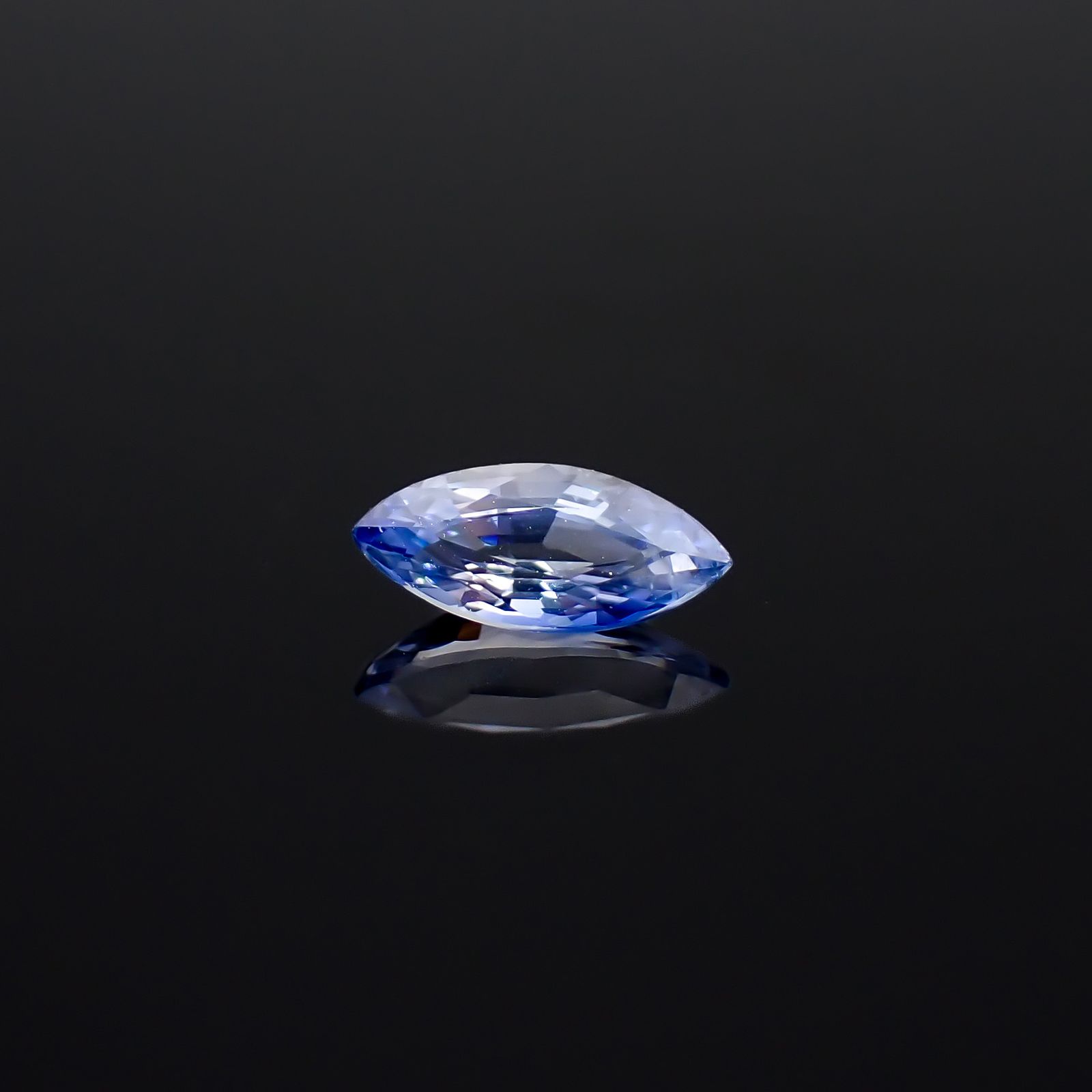 アイスブルーサファイア スリランカ/マダガスカル産 0.31ct / 6.3x2.9mm前後 [260632477]